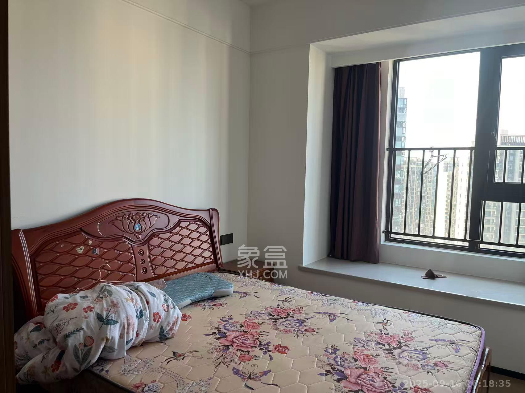 万科滨河道  4室2厅2卫    3200.0元/月室内图