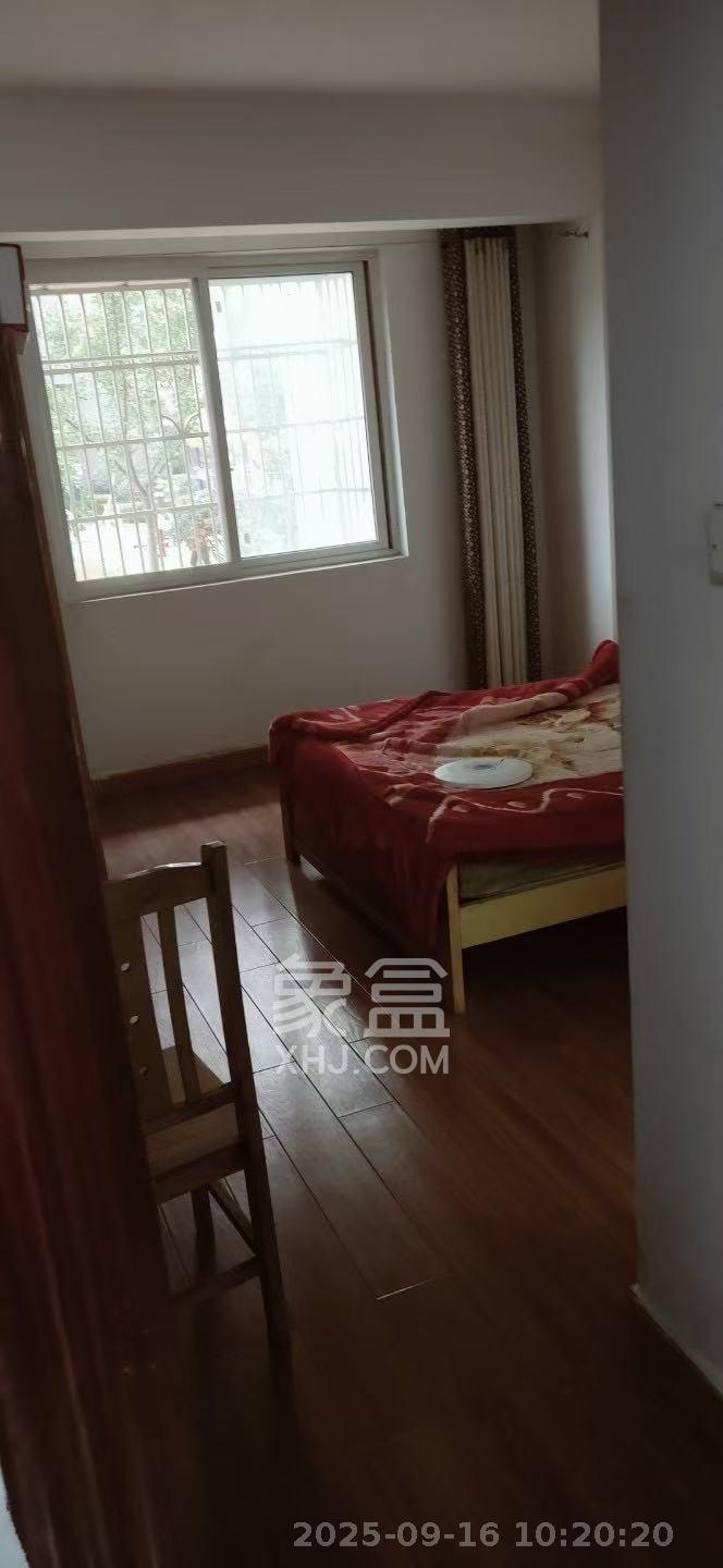增辉凯旋帝景  4室1厅2卫   2300.00元/月室内图