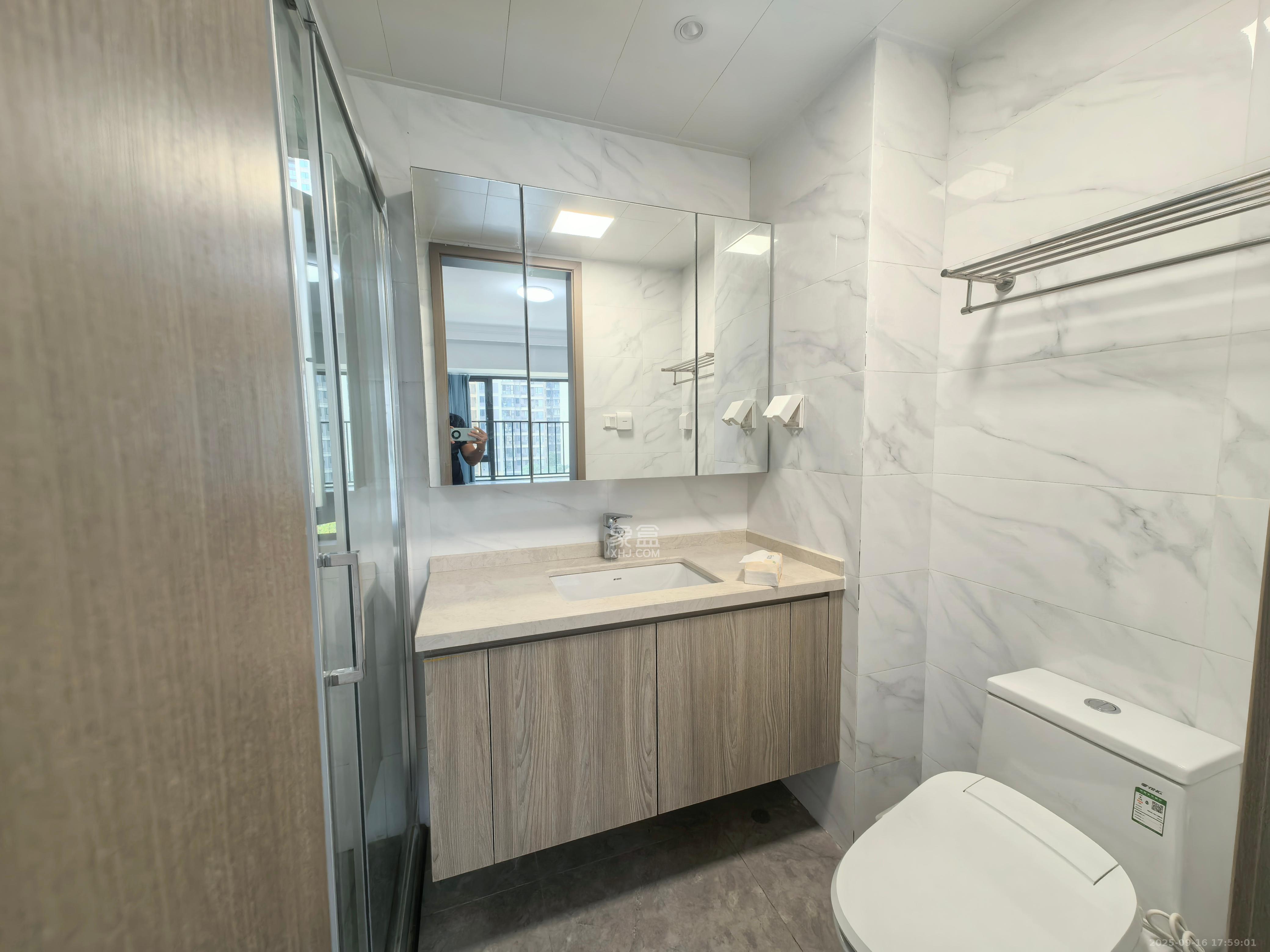 越秀亲爱里  5室2厅2卫    3280.0元/月室内图