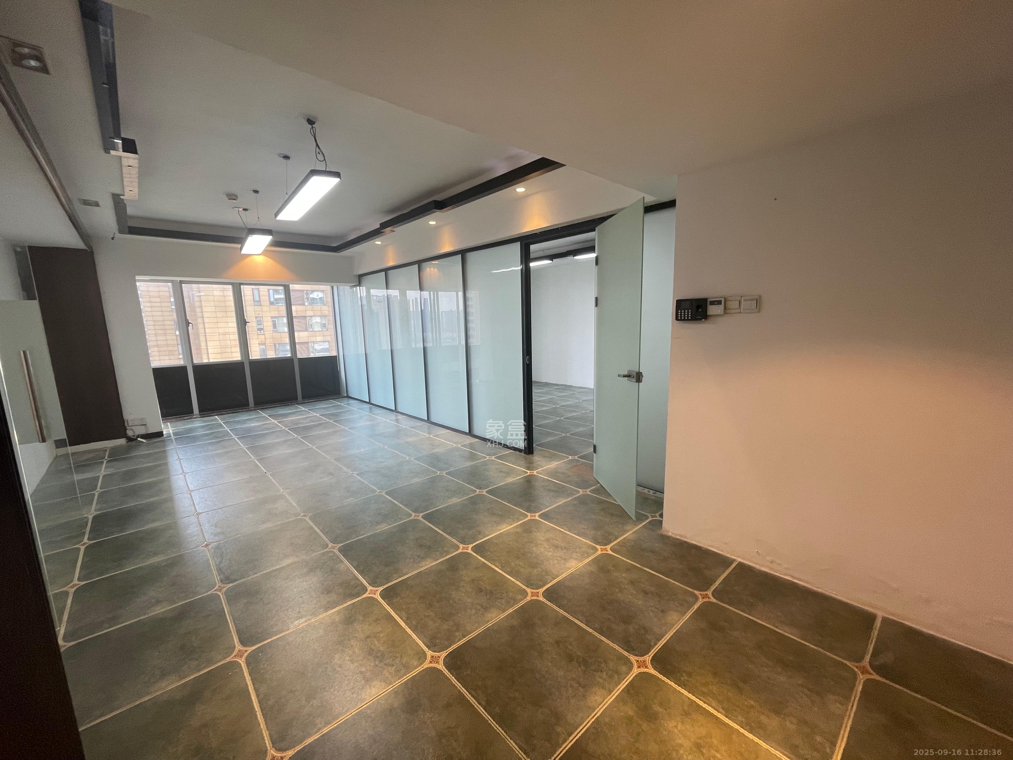 保利国际广场 1室1厅1卫 5500.0元/月 保利国际广场 1室1厅1卫 5500.0元/月室内图