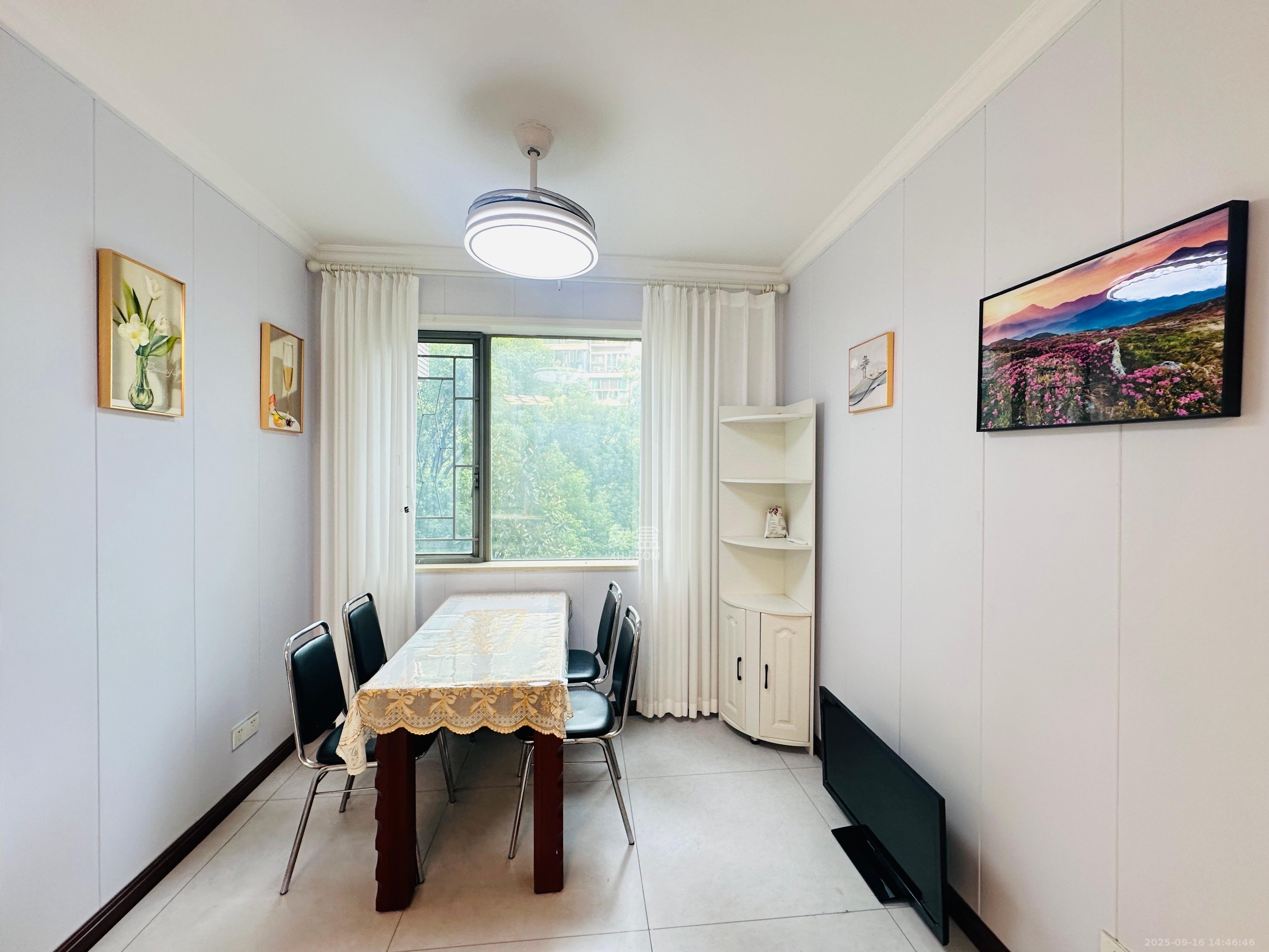 新城新世界一二三期 2室2厅1卫 2500.0元/月 新城新世界一二三期 2室2厅1卫 2500.0元/月室内图