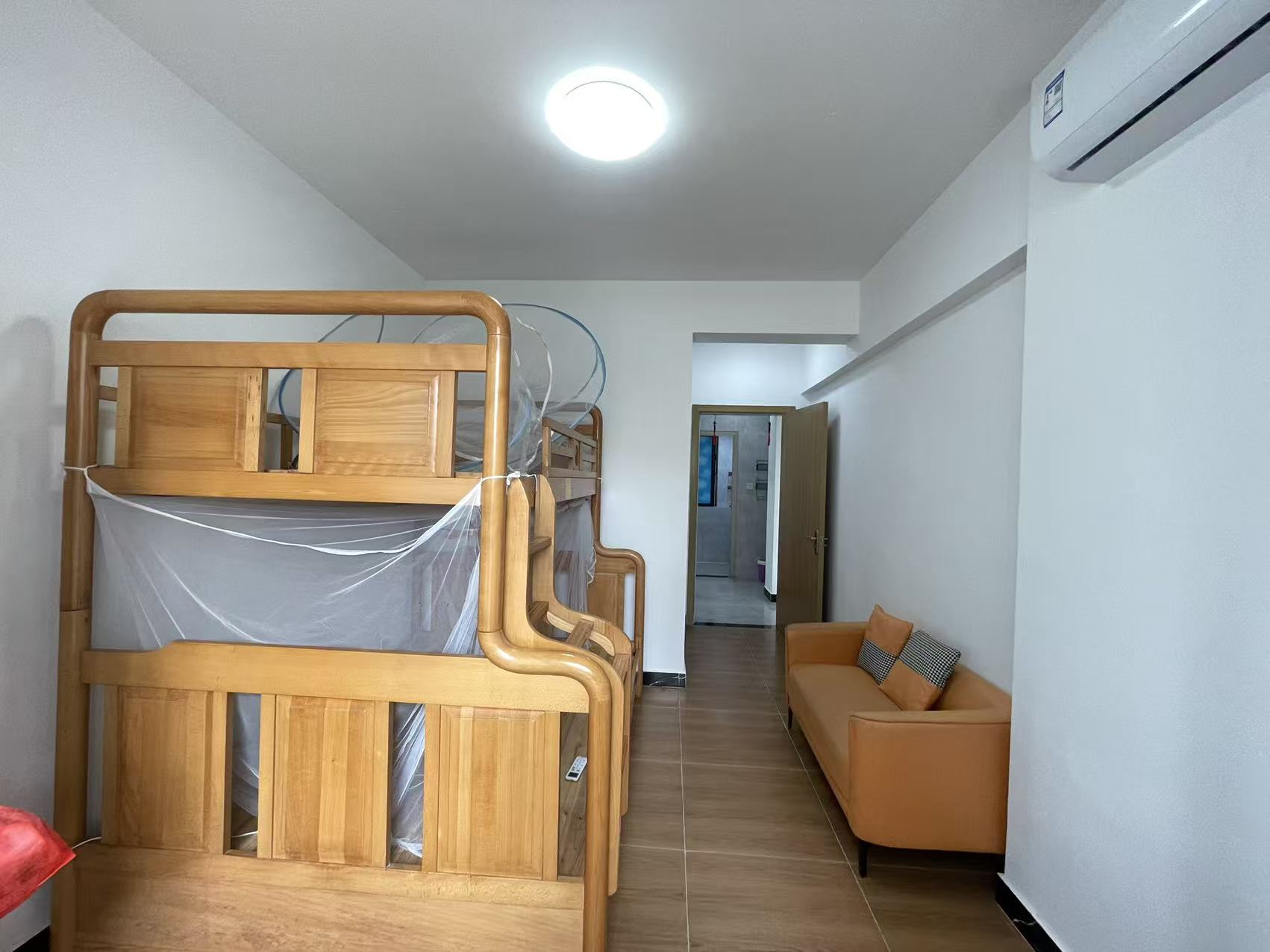 坡博家园四区 3室2厅1卫 2700.0元/月 坡博家园四区 3室2厅1卫 2700.0元/月室内图