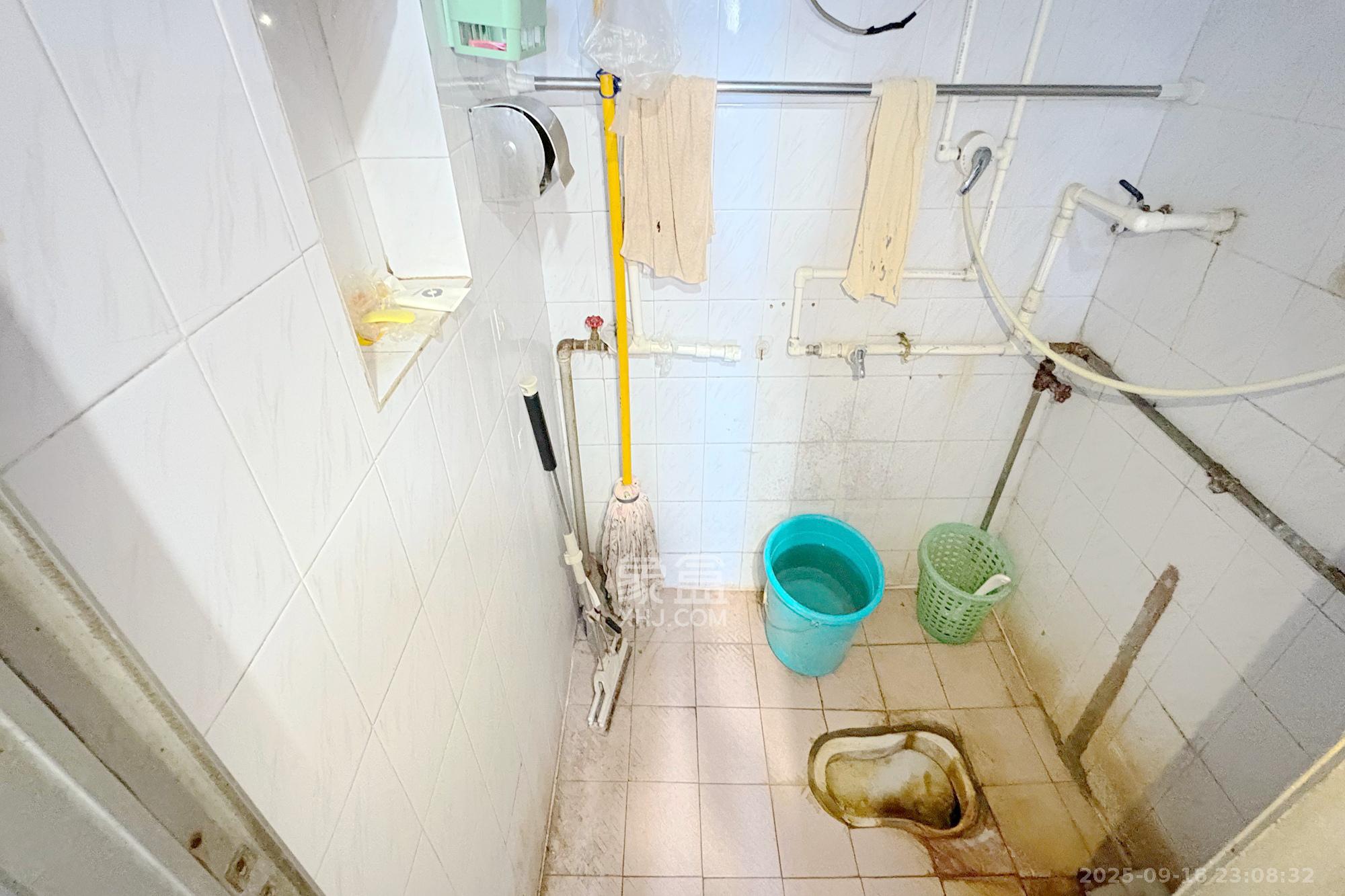 吉景小区  2室1厅1卫    28.0万卫生间