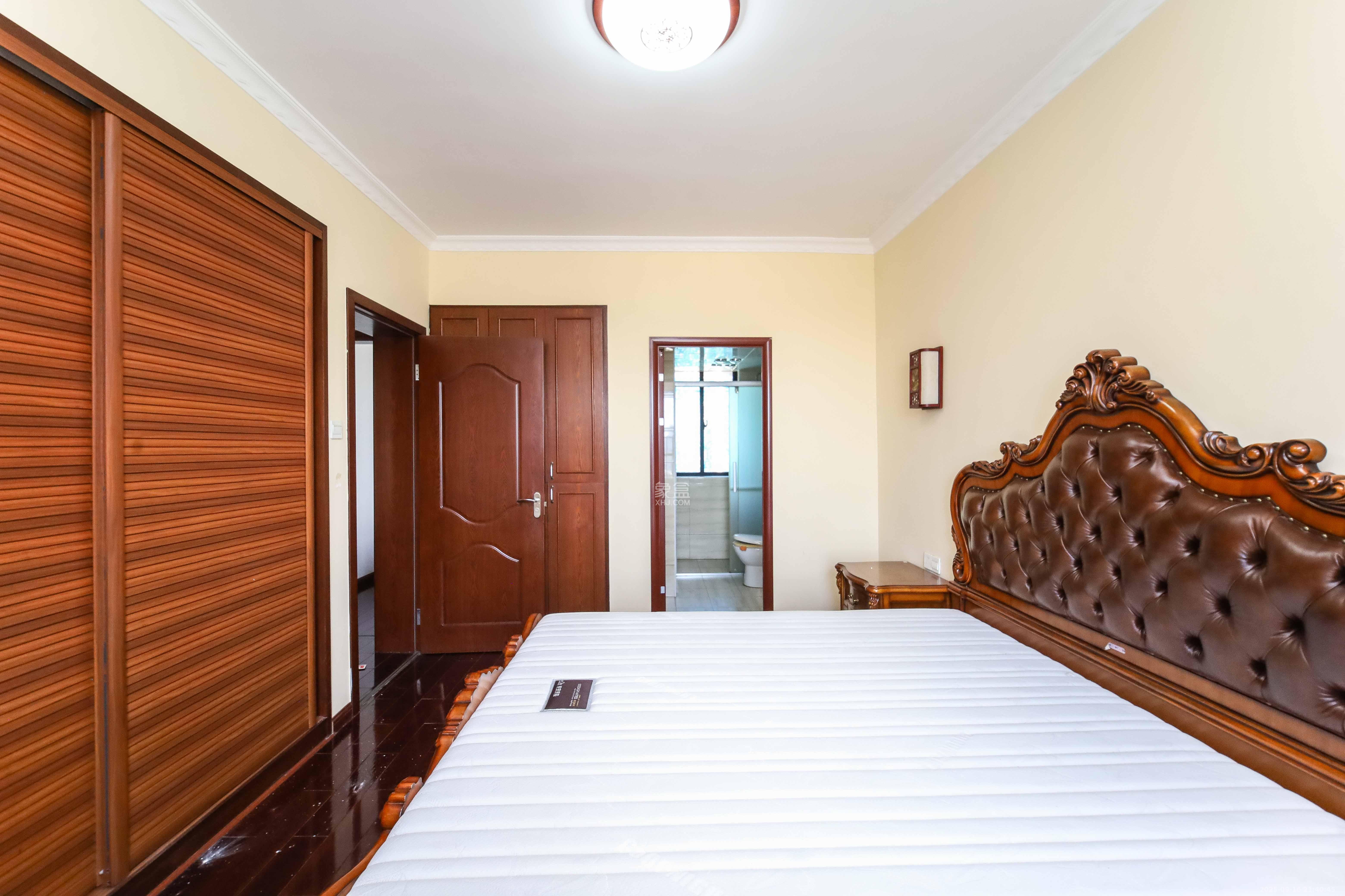 百纳广场(百纳公寓) 3室2厅2卫 122.0万 百纳广场(百纳公寓) 3室2厅2卫 122.0万卧室