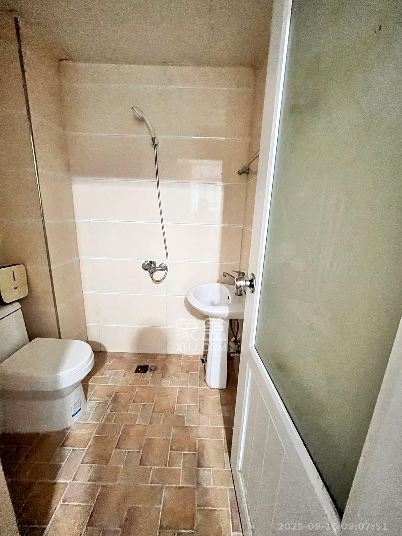 桃阳小区高层低层（安置小区）  3室2厅2卫    1700.0元/月室内图