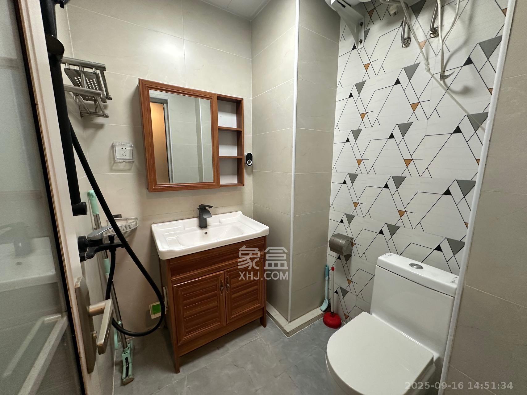 裕天国际商汇中心 1室1厅1卫 1200.0元/月 裕天国际商汇中心 1室1厅1卫 1200.0元/月室内图