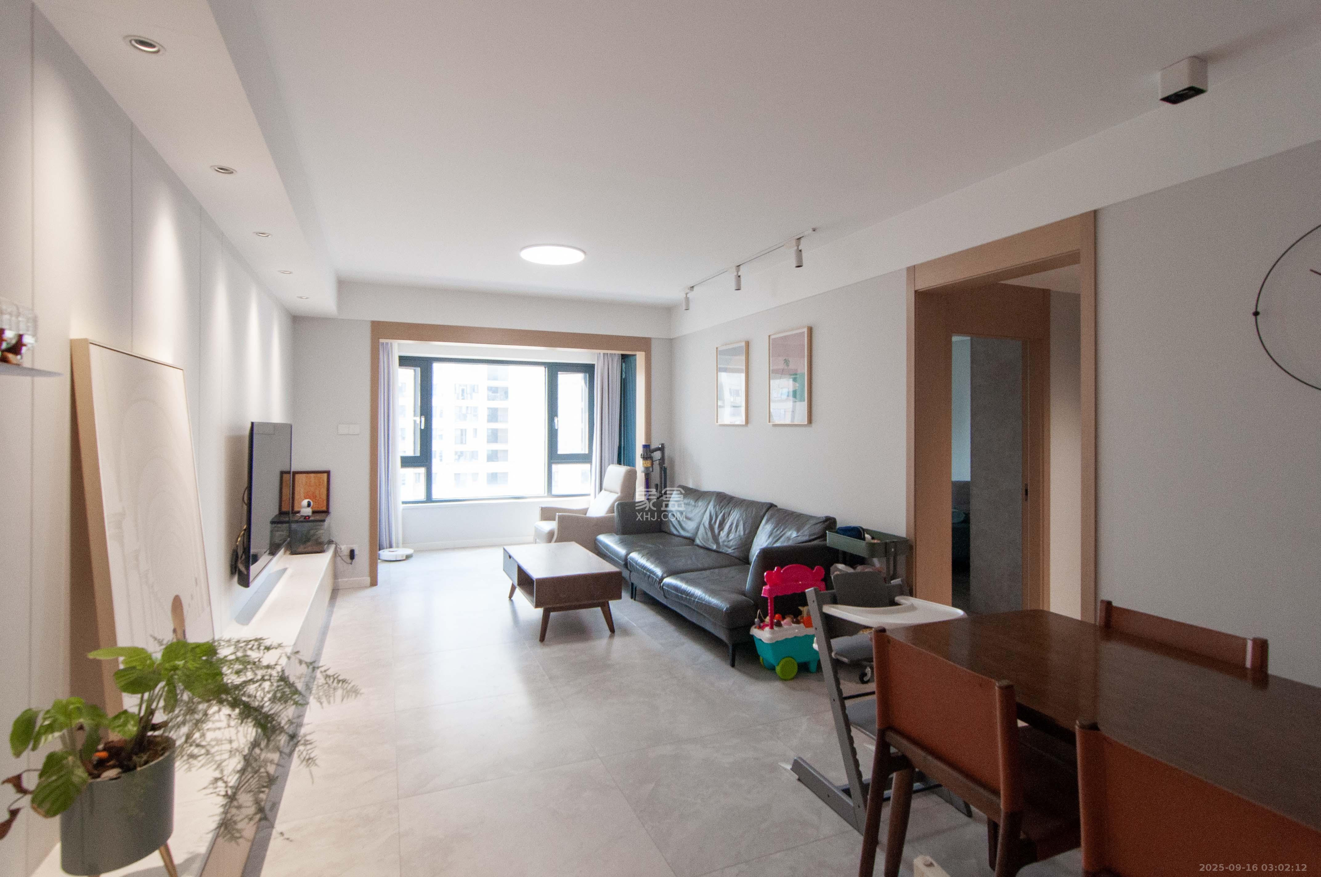 卓越浅水湾  3室2厅2卫    116.8万客厅