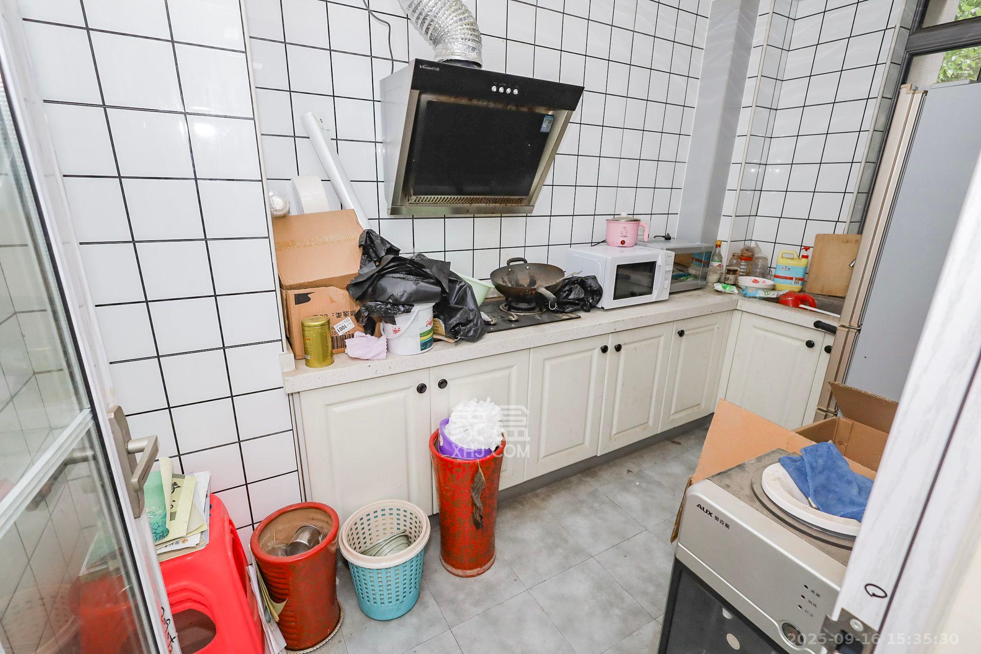 八方小区C区  3室2厅2卫    4000.0元/月室内图