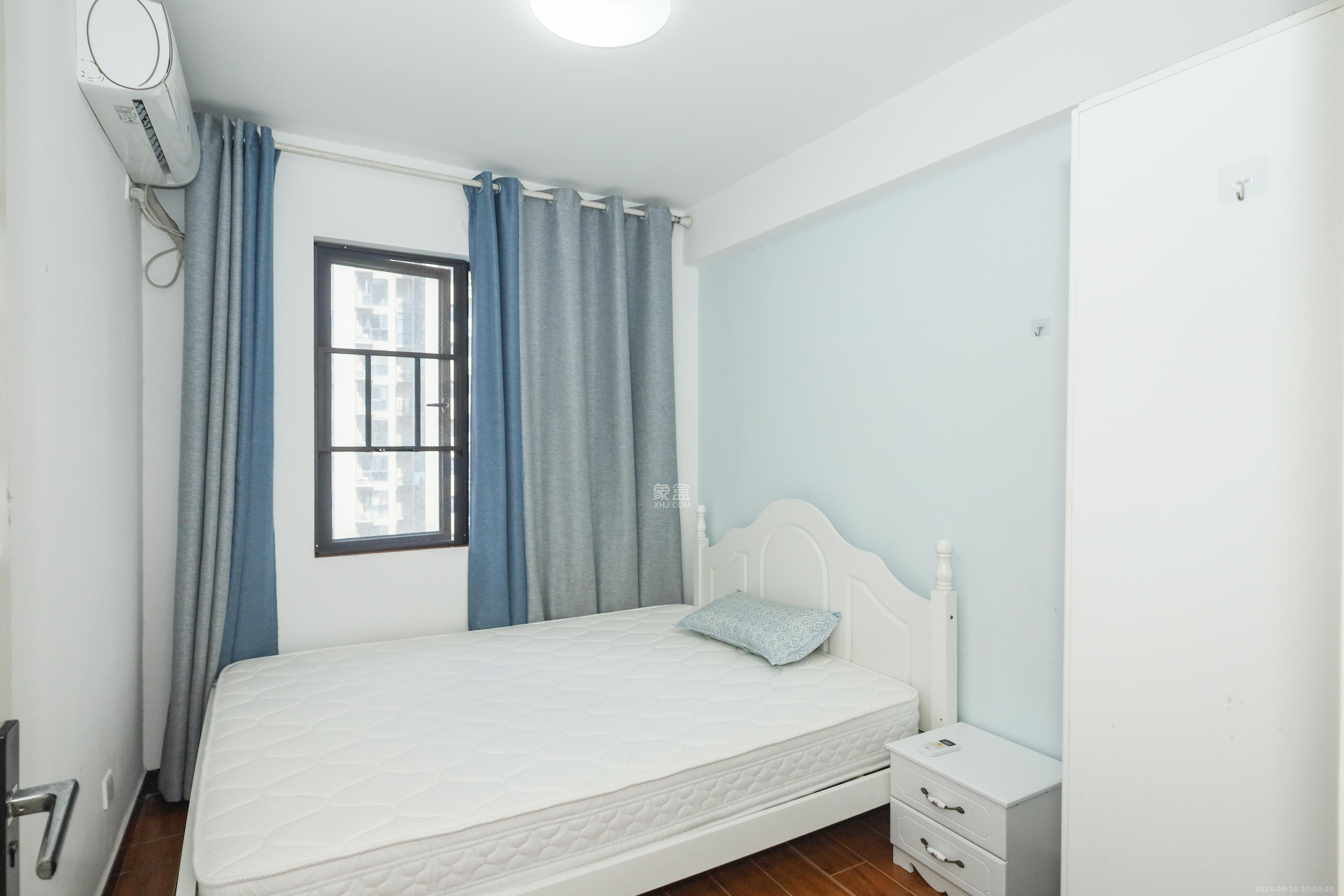 中国铁建梅溪青秀二期  4室2厅2卫    142.0万卧室