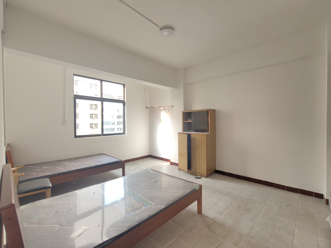 华达大厦  5室2厅2卫    3000.0元/月 华达大厦  5室2厅2卫    3000.0元/月室内图