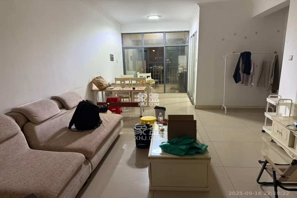 金领家族 2室2厅1卫 2100.0元/月 金领家族 2室2厅1卫 2100.0元/月室内图