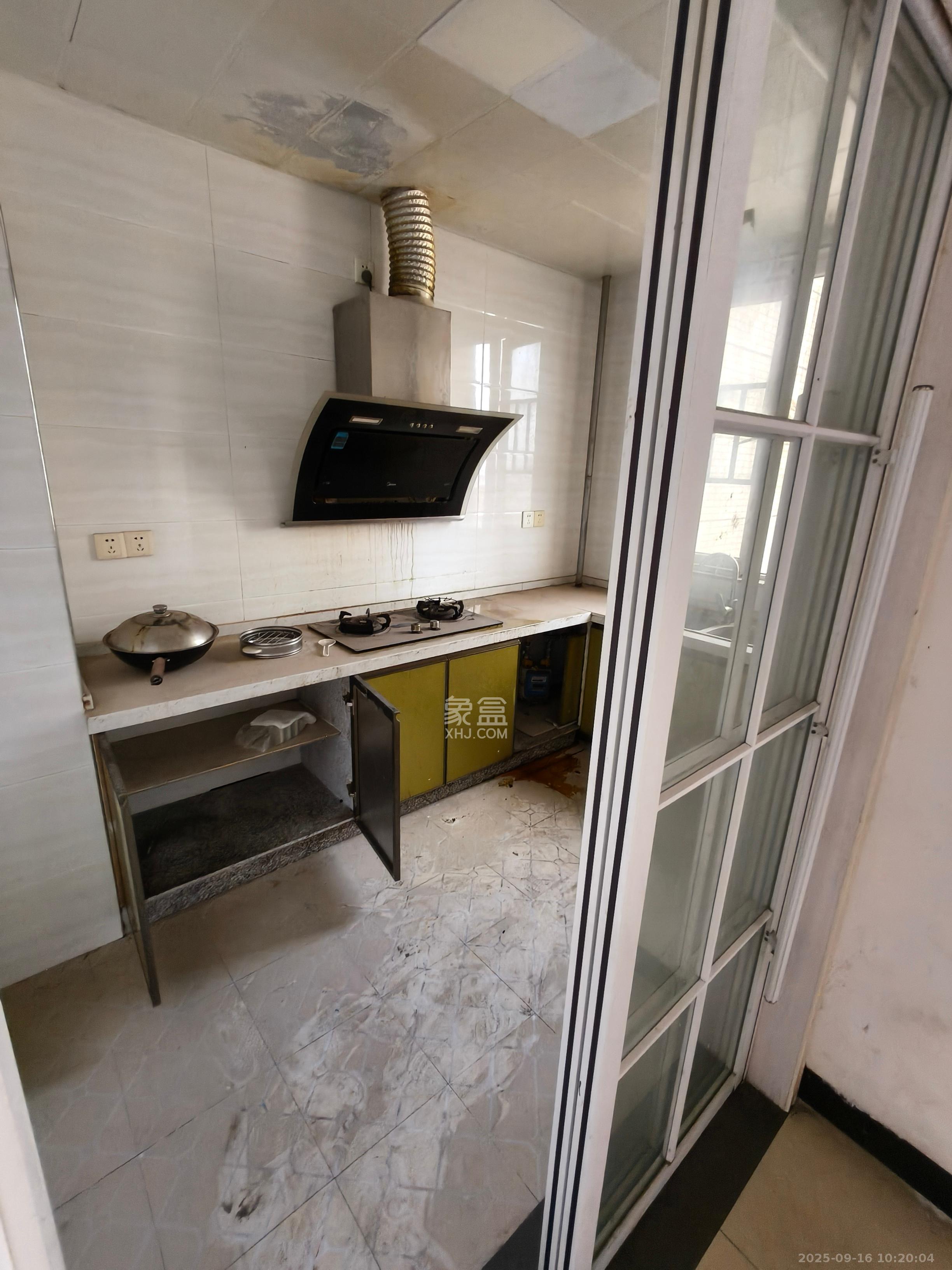 增辉凯旋帝景  4室1厅2卫    2300.0元/月 增辉凯旋帝景  4室1厅2卫    2300.0元/月