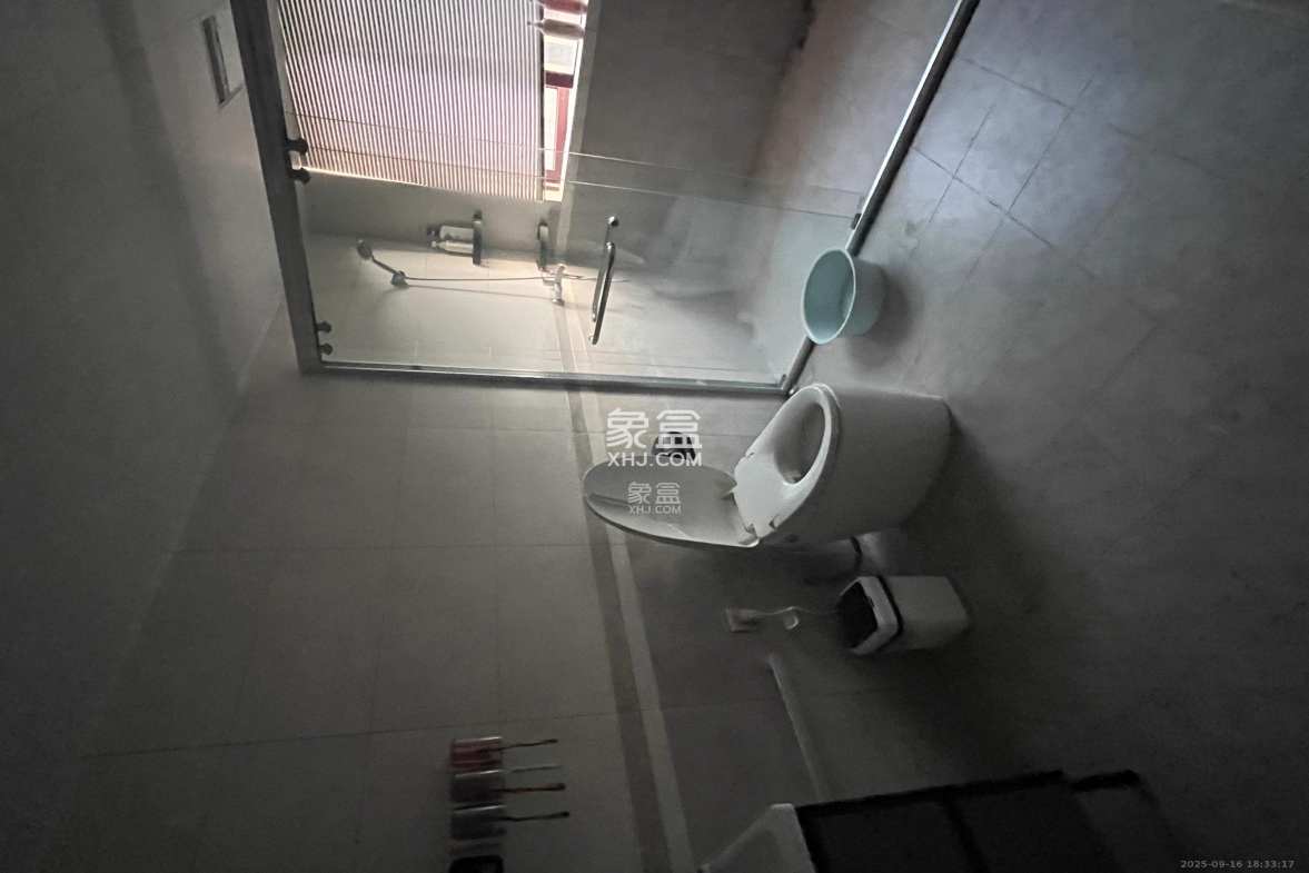 艺源颂雅小区(719街区) 4室2厅2卫 4500.0元/月 艺源颂雅小区(719街区) 4室2厅2卫 4500.0元/月室内图