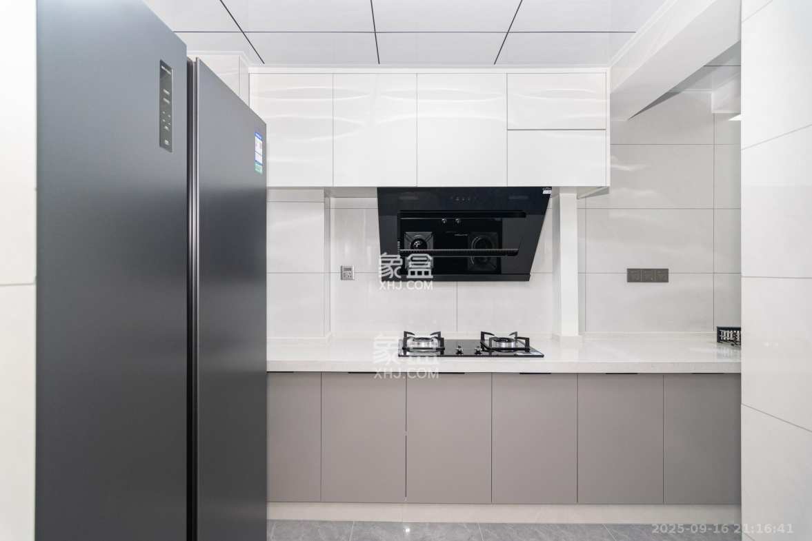 润和紫郡一期 3室2厅2卫 83.8万 润和紫郡一期 3室2厅2卫 83.8万厨房