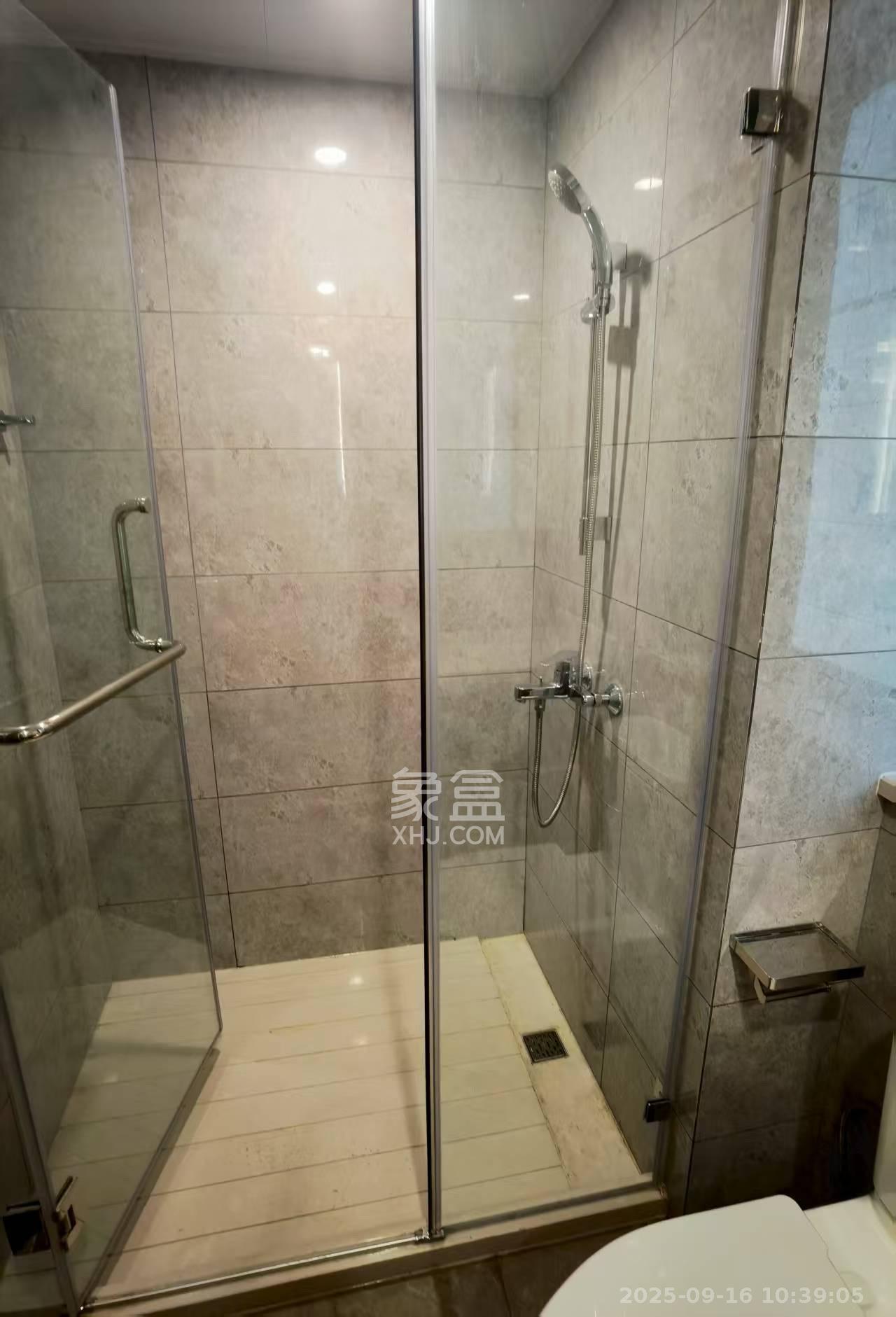 龙湖铂金中心（龙湖春江郦城）  3室2厅2卫   4600.00元/月室内图