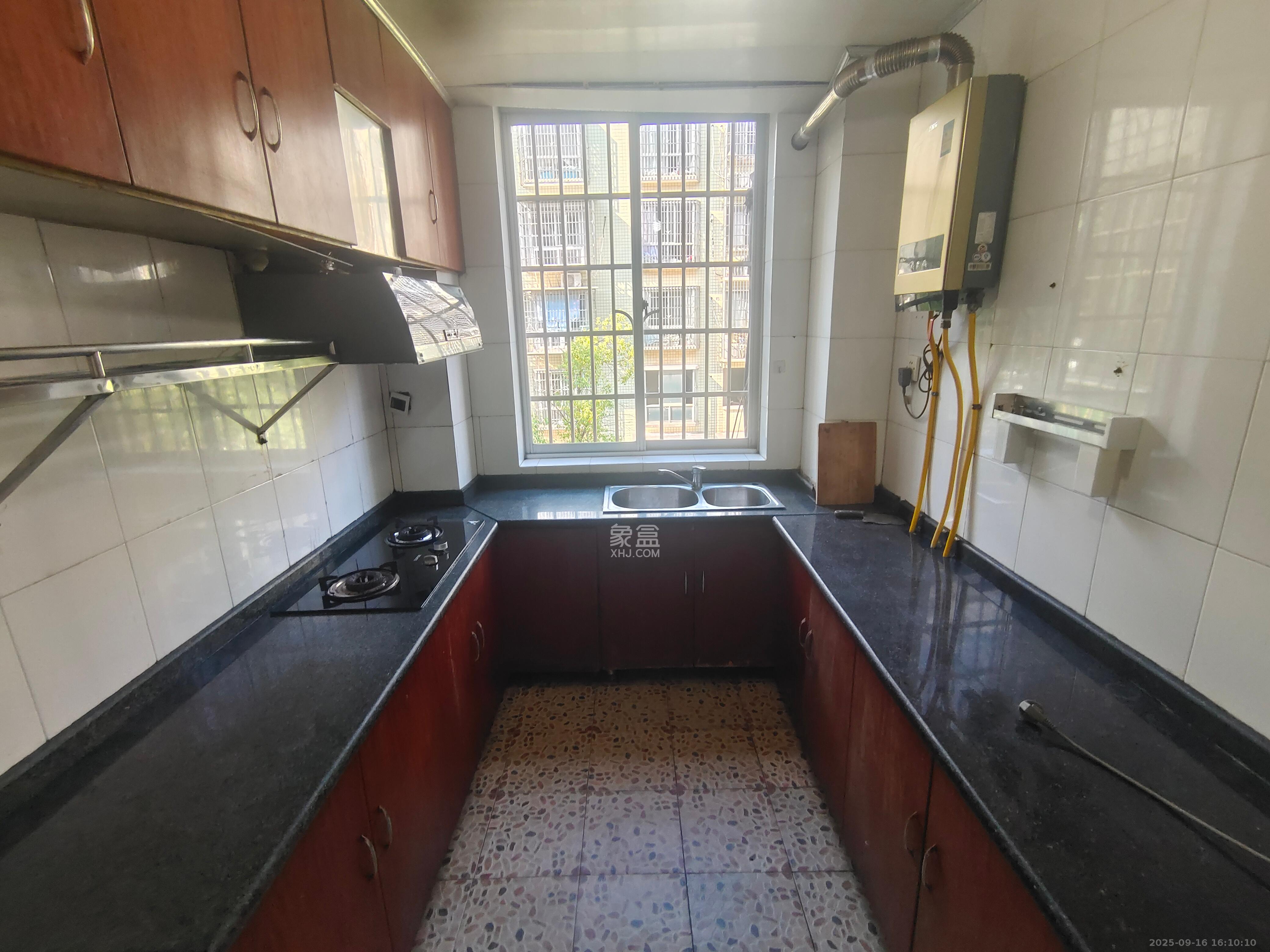 金峰小区北院（七里营社区）  3室2厅2卫    2000.0元/月室内图