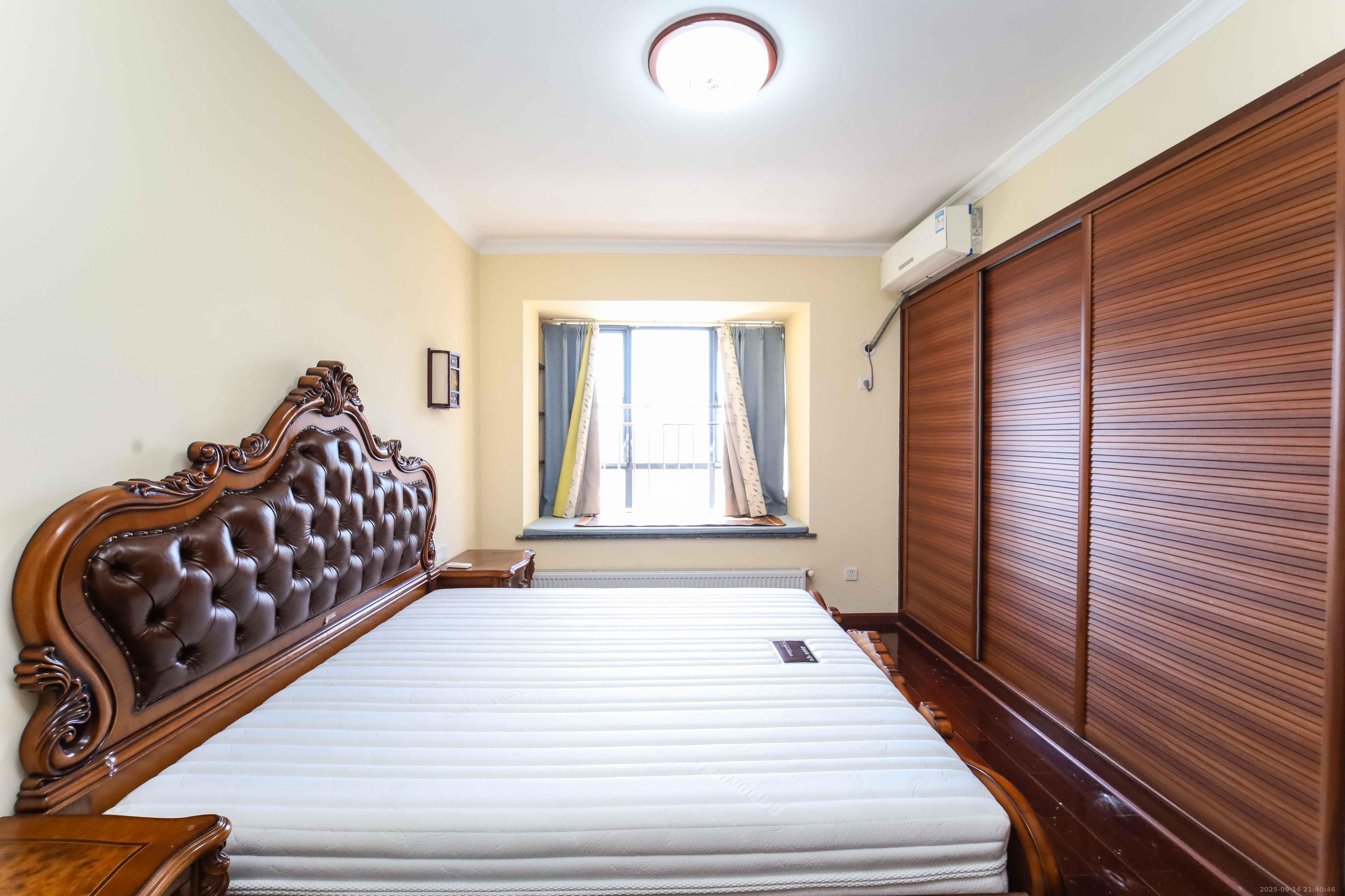 百纳广场(百纳公寓) 3室2厅2卫 122.0万 百纳广场(百纳公寓) 3室2厅2卫 122.0万卧室