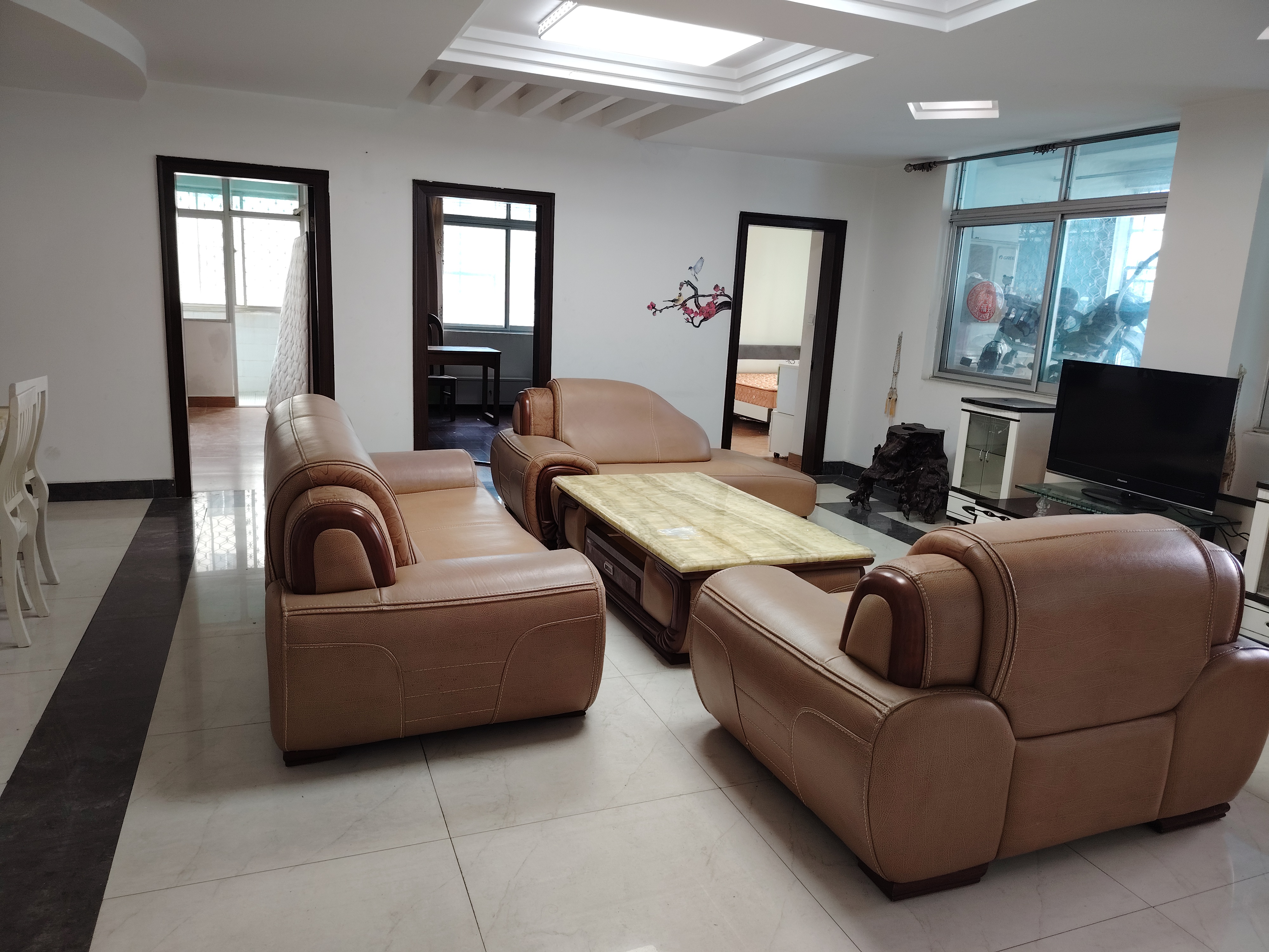 顺发新村 4室2厅2卫 2600.0元/月 顺发新村 4室2厅2卫 2600.0元/月室内图