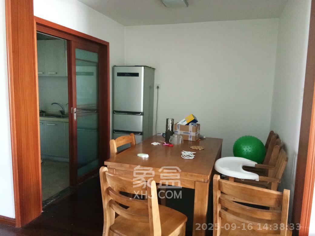 阳光100二期  3室2厅2卫    2600.0元/月室内图