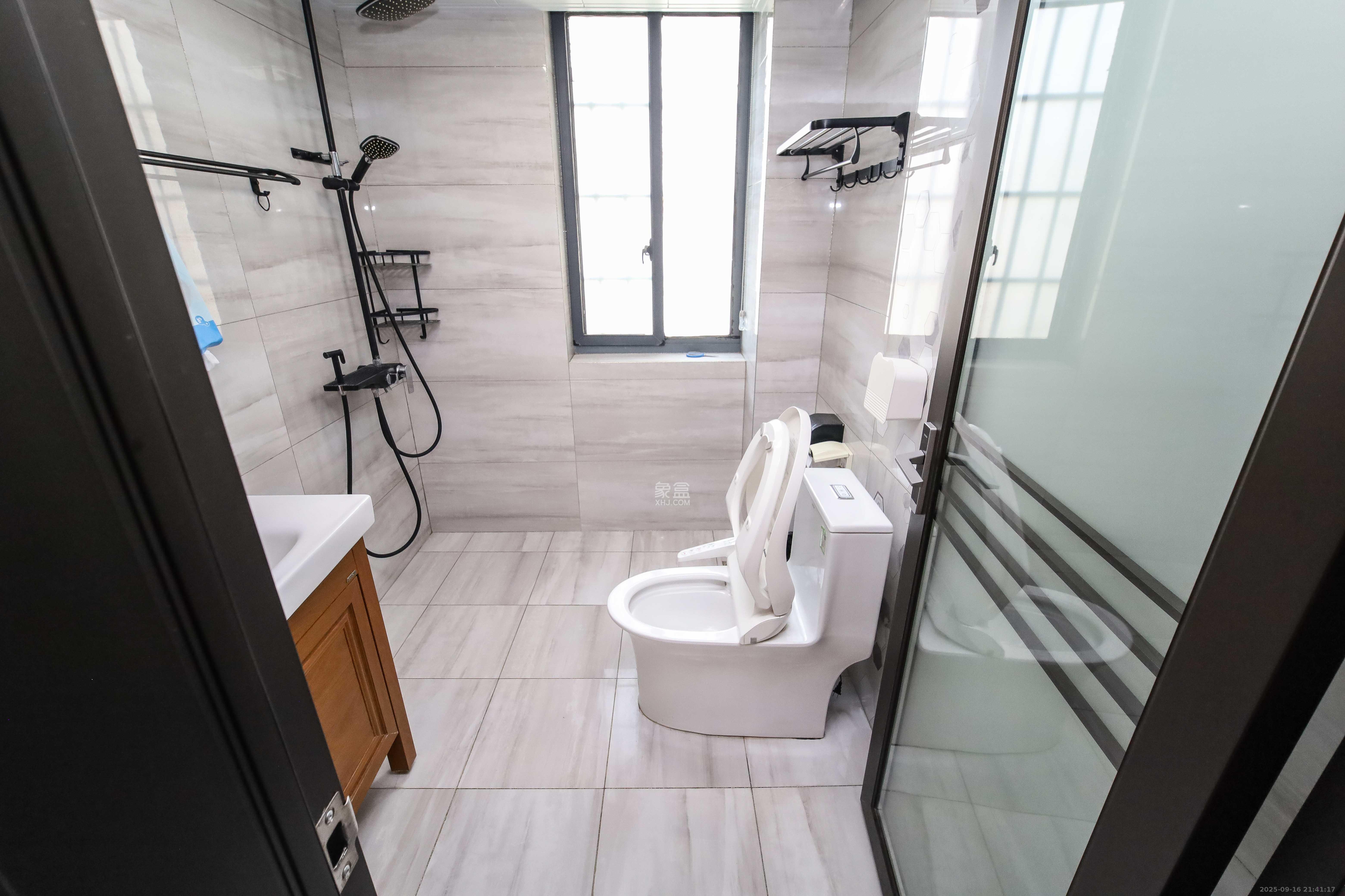 西子花苑 4室2厅2卫 180.0万 西子花苑 4室2厅2卫 180.0万卫生间