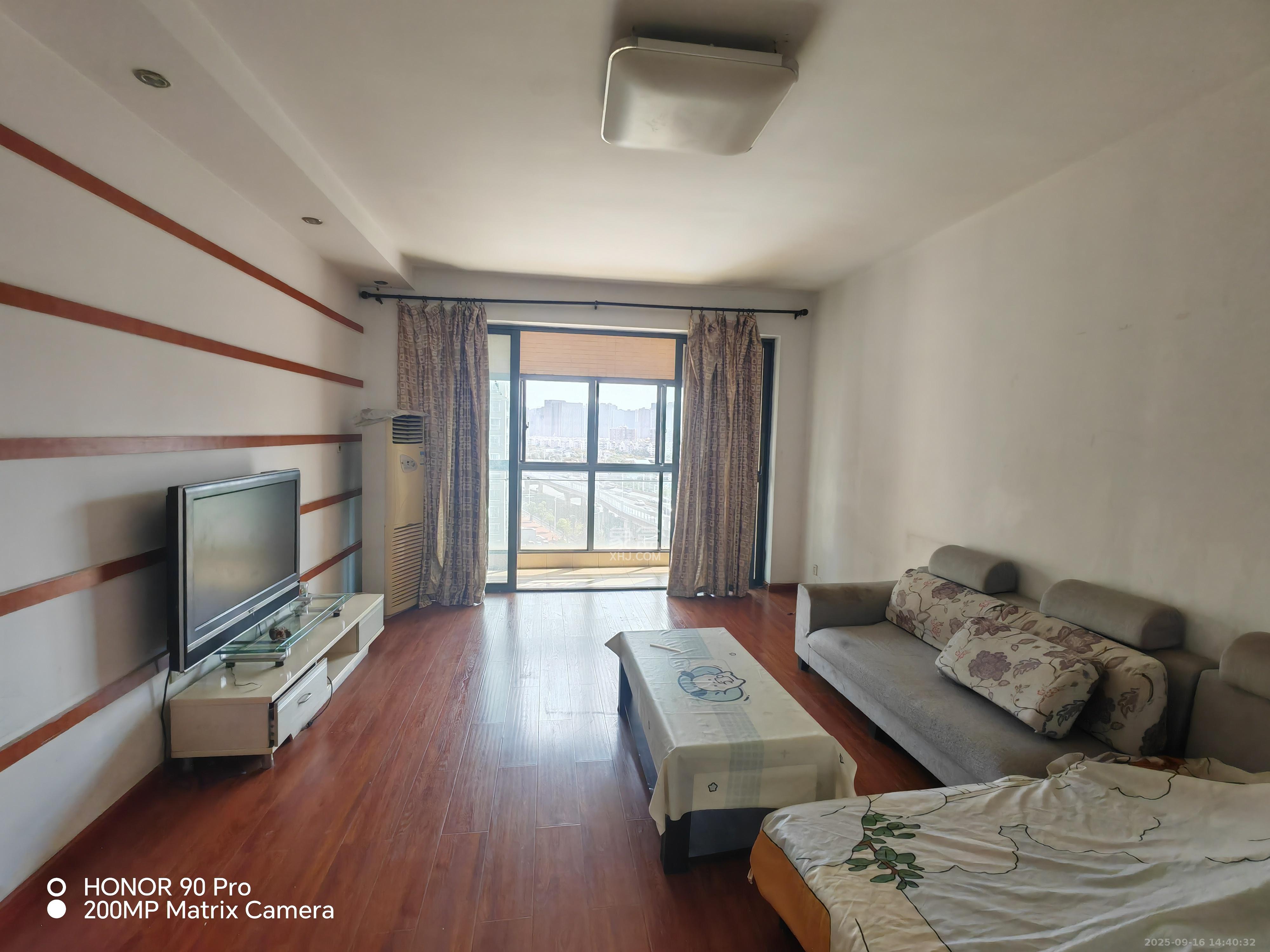 中城丽景香山园  2室2厅1卫    2300.0元/月 中城丽景香山园  2室2厅1卫    2300.0元/月