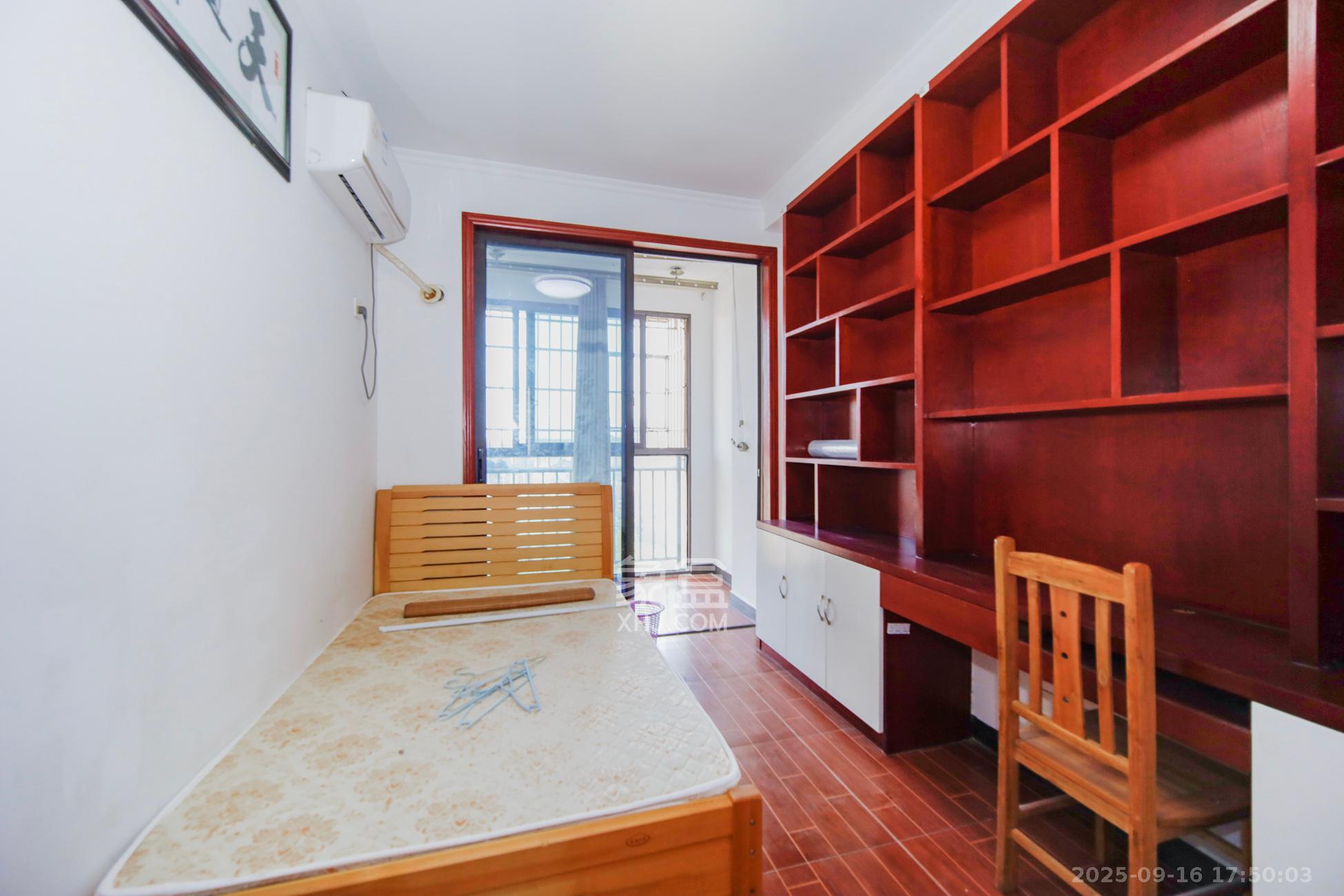 万象美域  4室2厅2卫    92.0万卧室