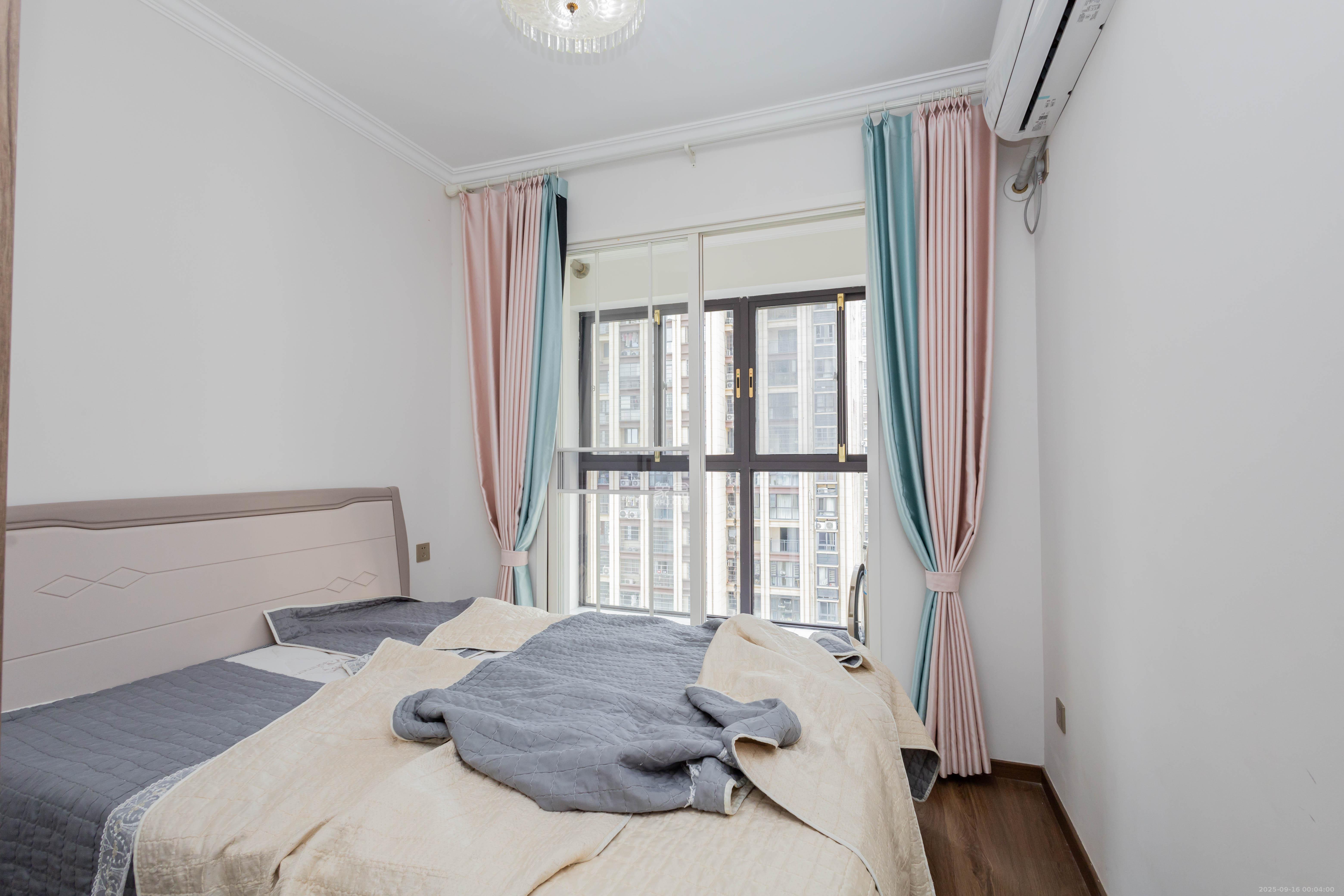 东方美地  4室2厅2卫    109.5万卧室