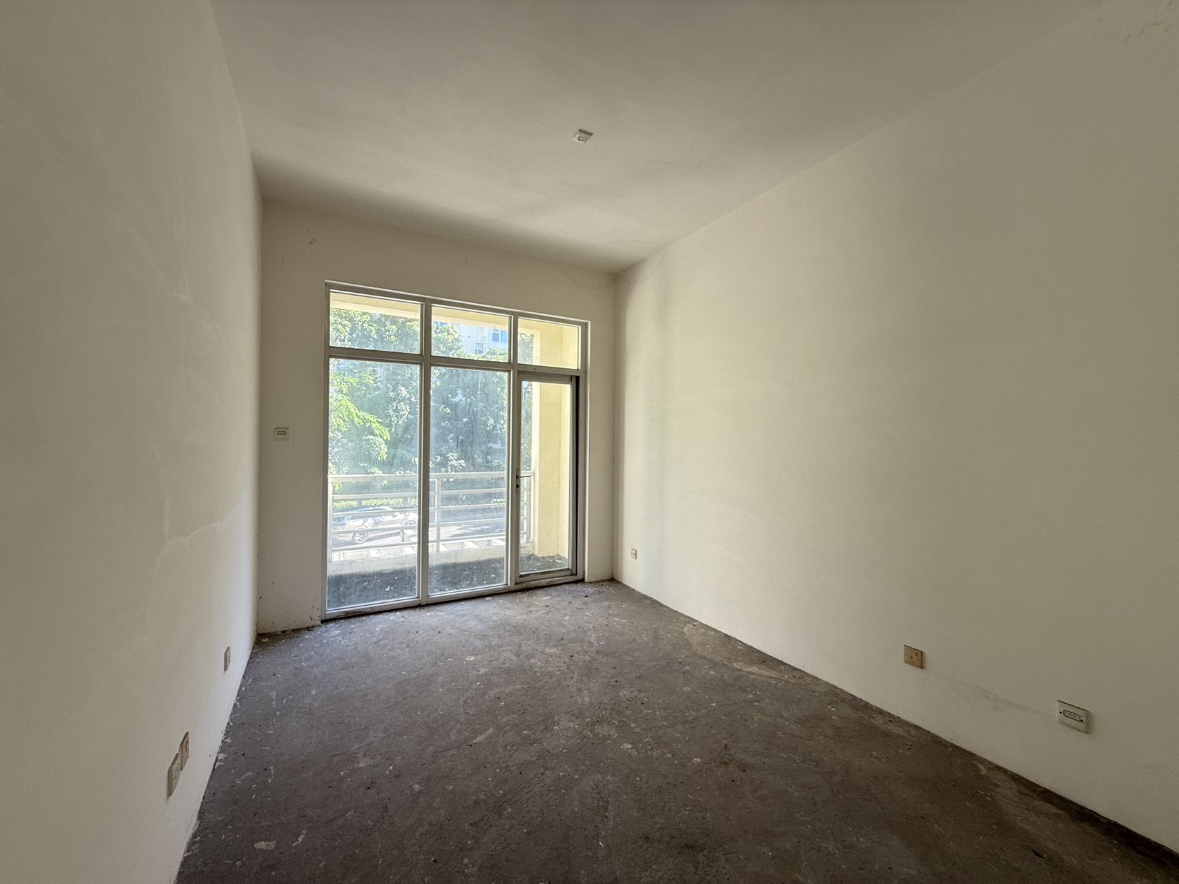 阳光经典 6室2厅5卫 100.0元/月 阳光经典 6室2厅5卫 100.0元/月室内图