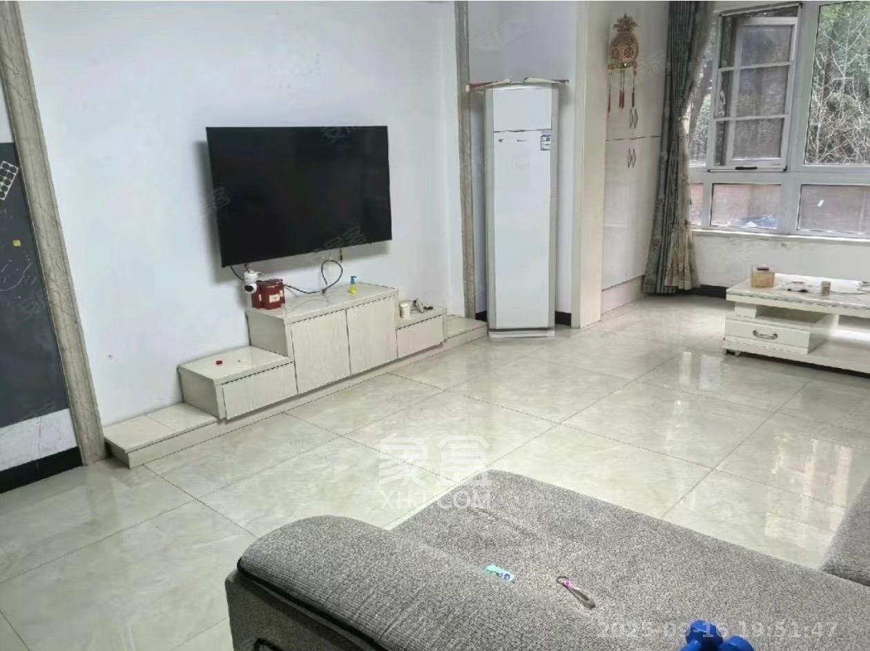 丽发新城  3室2厅1卫    2000.0元/月室内图