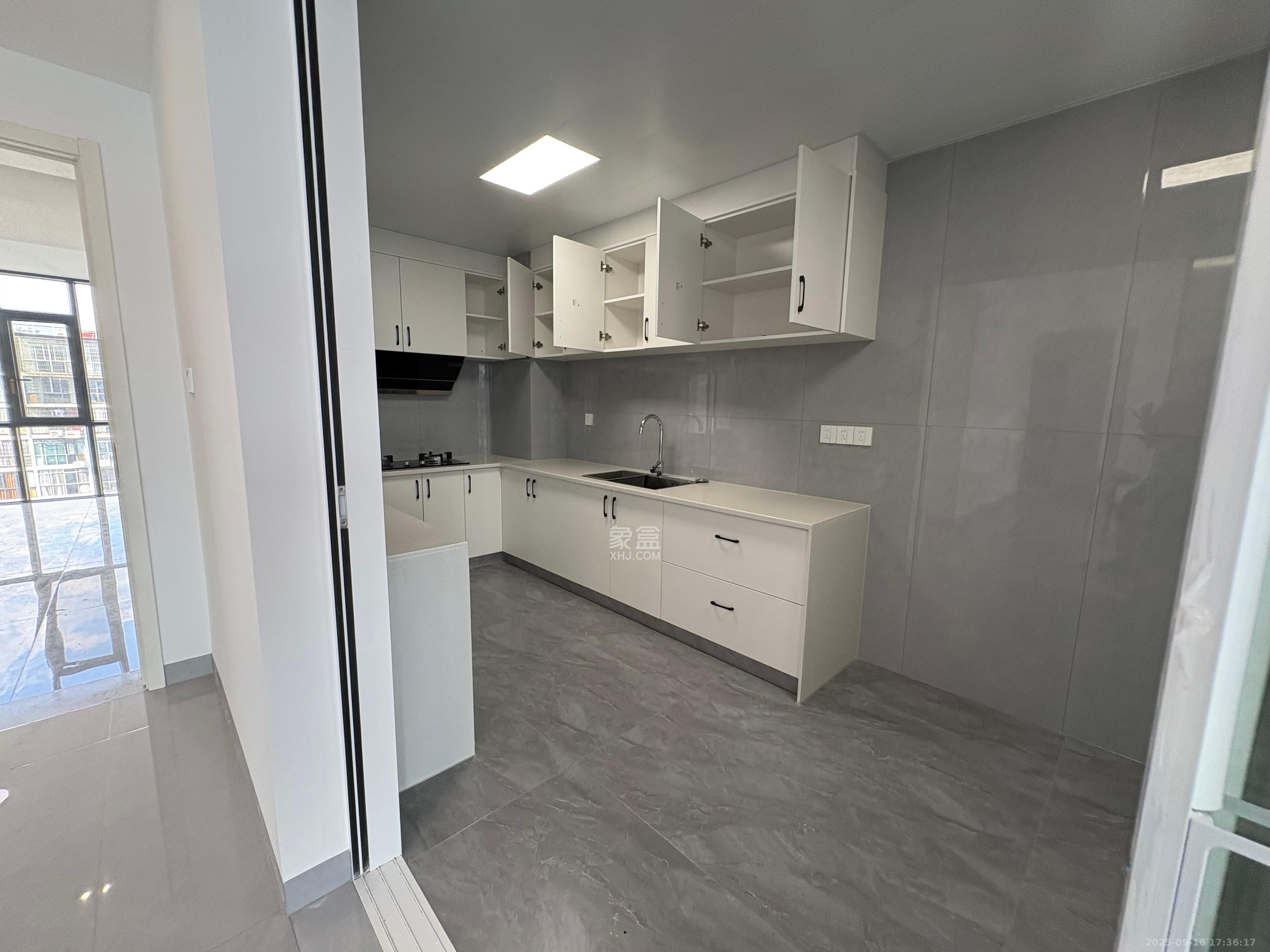 阳光100二期 3室2厅1卫 3000.0元/月 阳光100二期 3室2厅1卫 3000.0元/月室内图