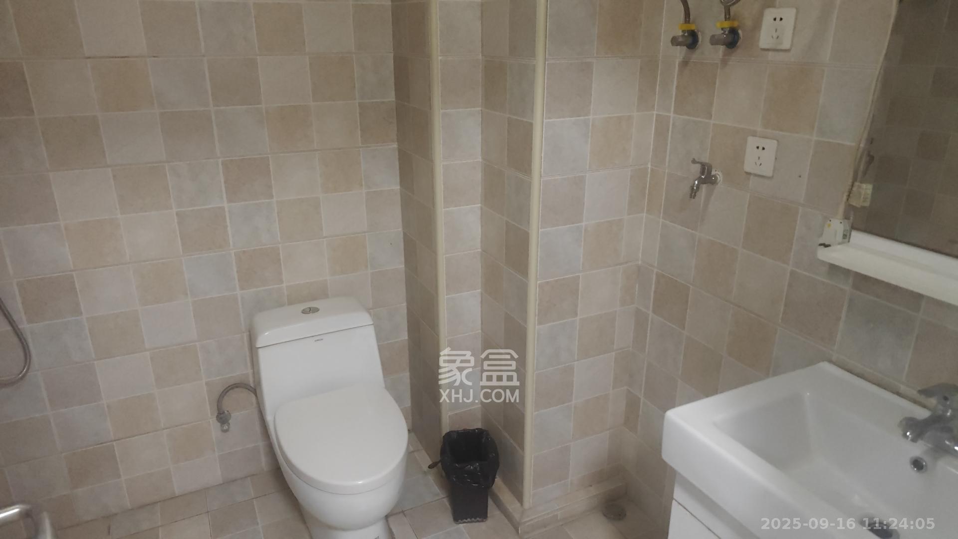 京武浪琴山一、二期 1室0厅1卫 1600.0元/月 京武浪琴山一、二期 1室0厅1卫 1600.0元/月室内图