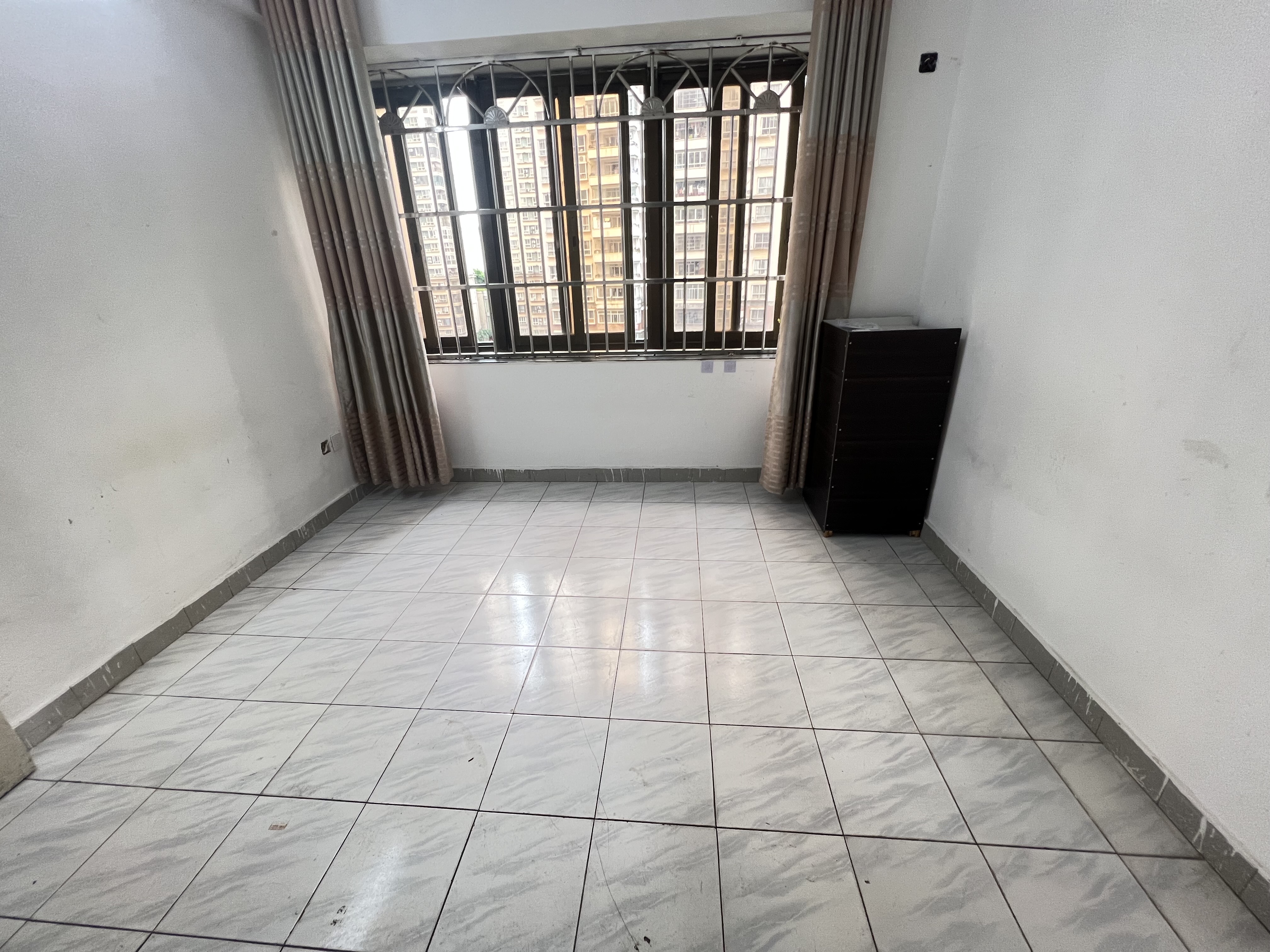 富豪大厦(富豪花园)  3室2厅1卫    2300.0元/月室内图