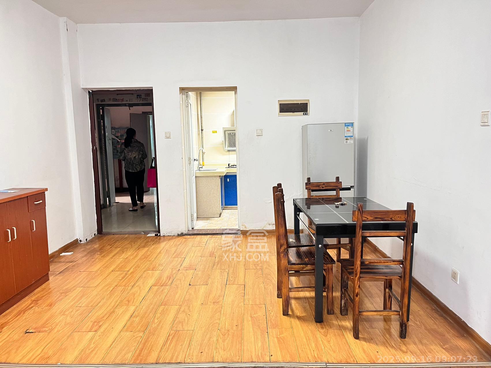 桃阳小区高层低层（安置小区）  3室2厅2卫    1700.0元/月室内图