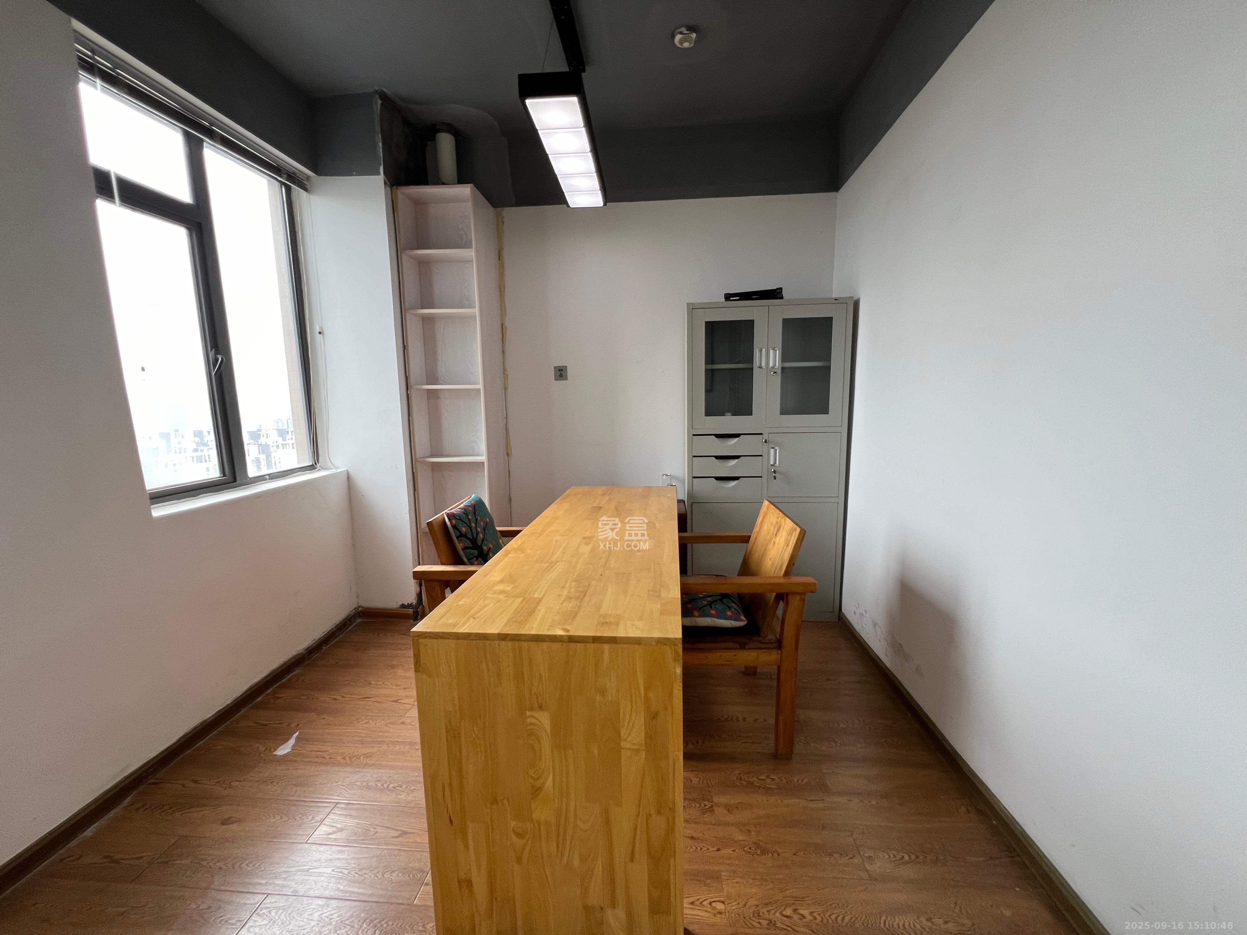 长房中庭国际(东郡华蓉广场) 2室1厅1卫 3300.0元/月 长房中庭国际(东郡华蓉广场) 2室1厅1卫 3300.0元/月室内图