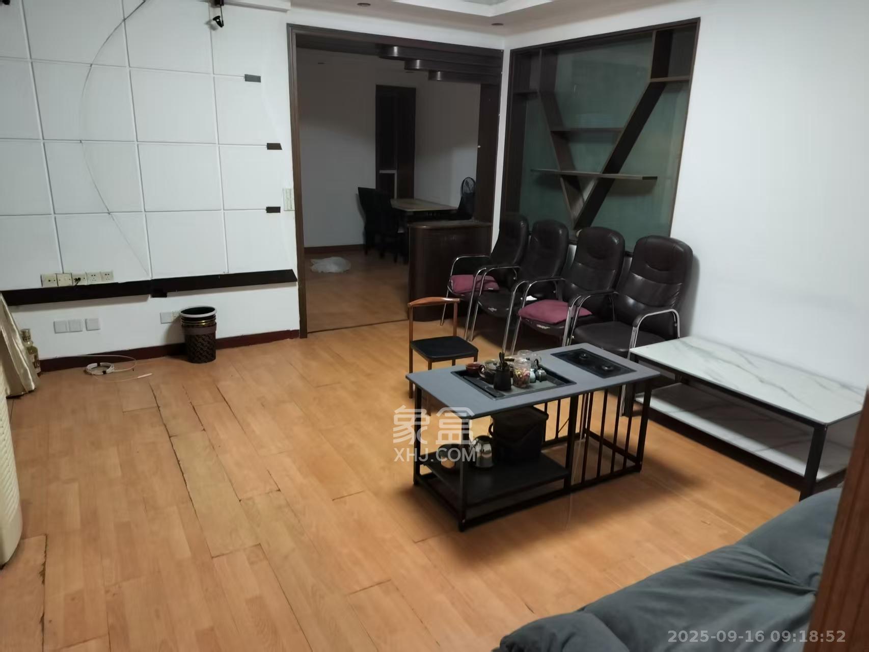 兴威名城  3室2厅1卫    2600.0元/月 兴威名城  3室2厅1卫    2600.0元/月室内图