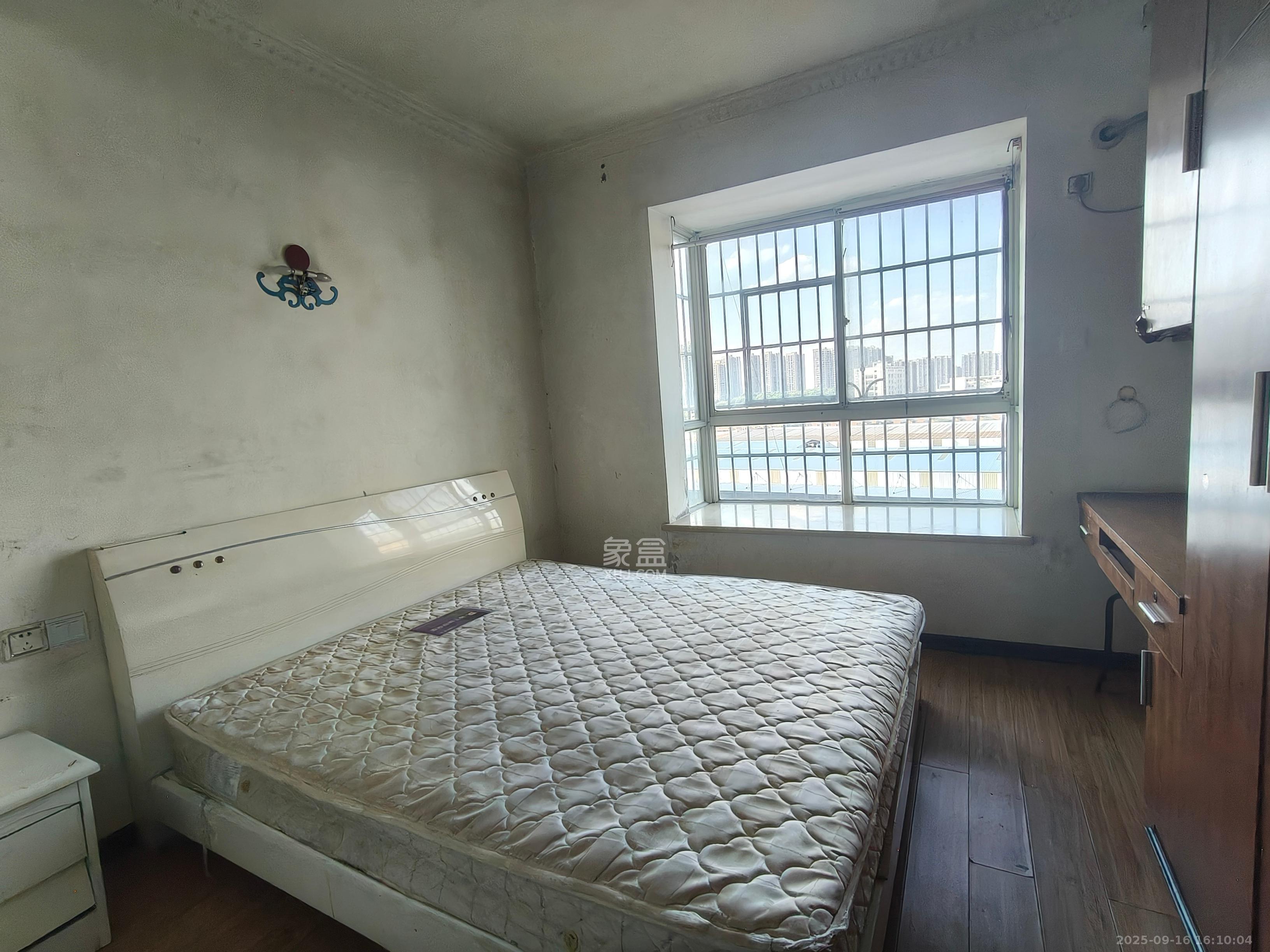 湘绣城  3室2厅2卫    1900.0元/月室内图