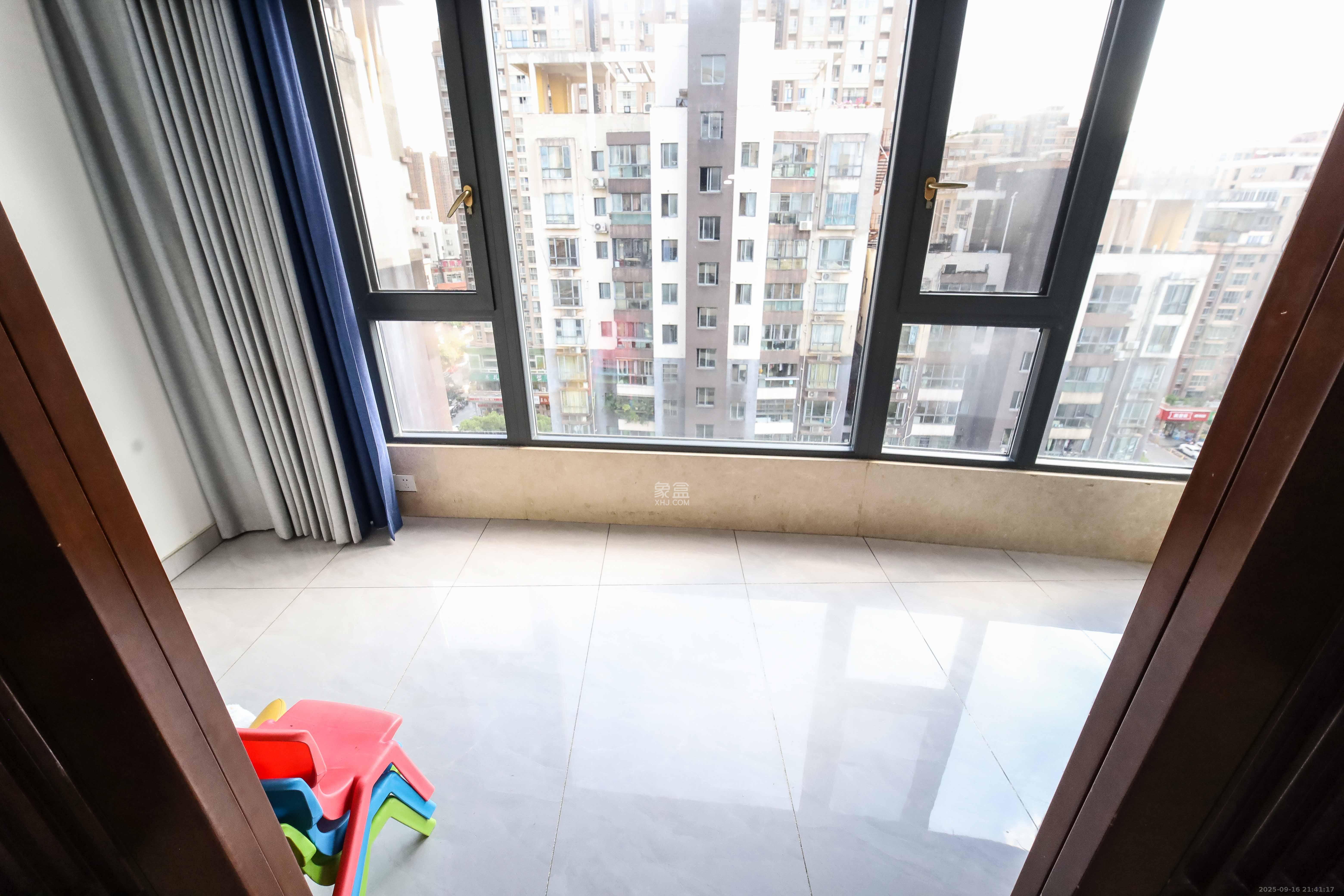 西子花苑 4室2厅2卫 180.0万 西子花苑 4室2厅2卫 180.0万阳台