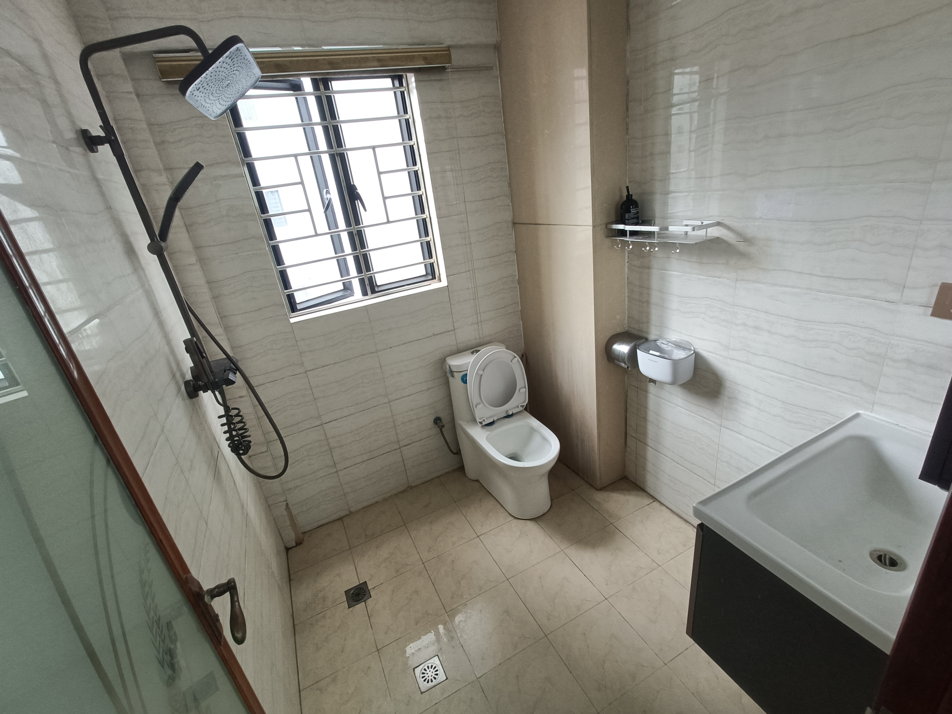 滨涯小区一期(滨涯村一区) 4室2厅2卫 2800.0元/月 滨涯小区一期(滨涯村一区) 4室2厅2卫 2800.0元/月室内图