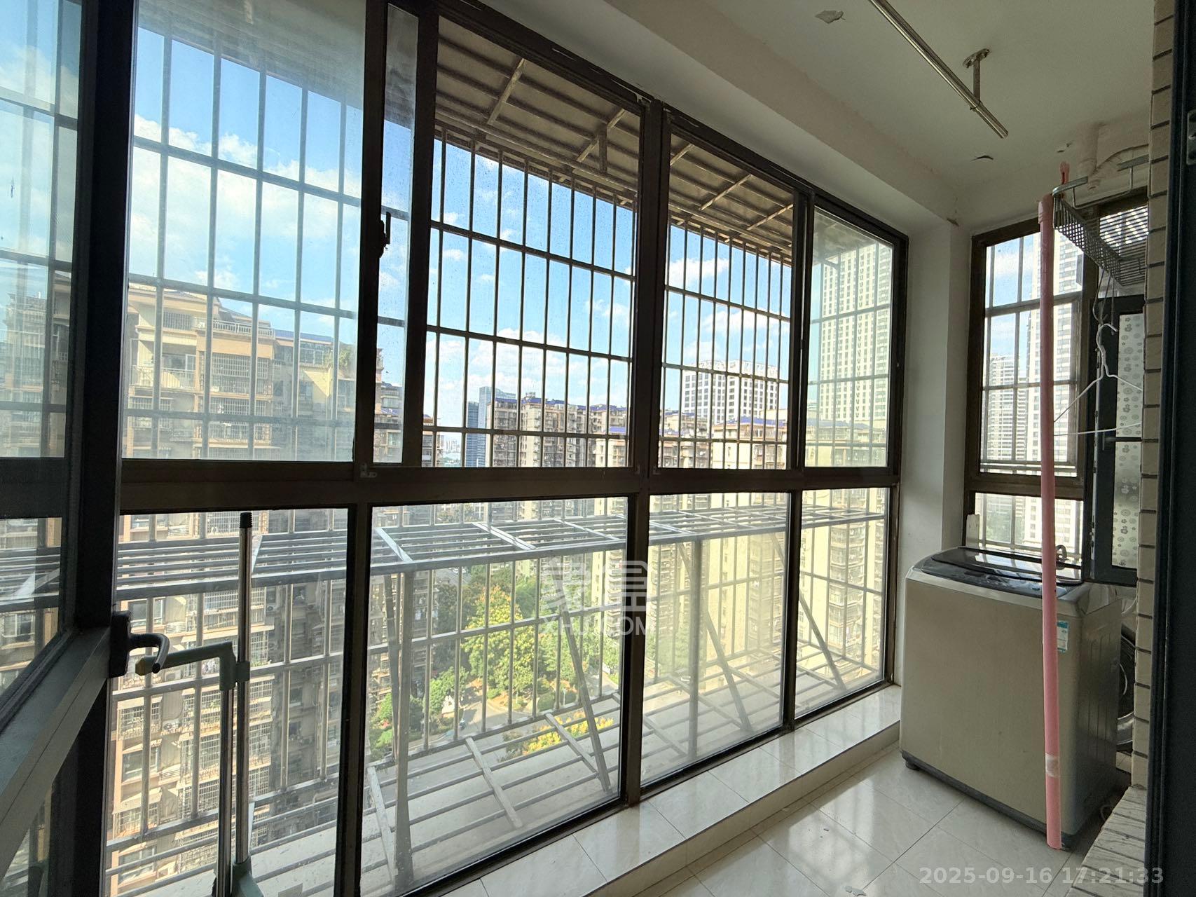 茶山馨苑 3室2厅2卫 3500.0元/月 茶山馨苑 3室2厅2卫 3500.0元/月室内图