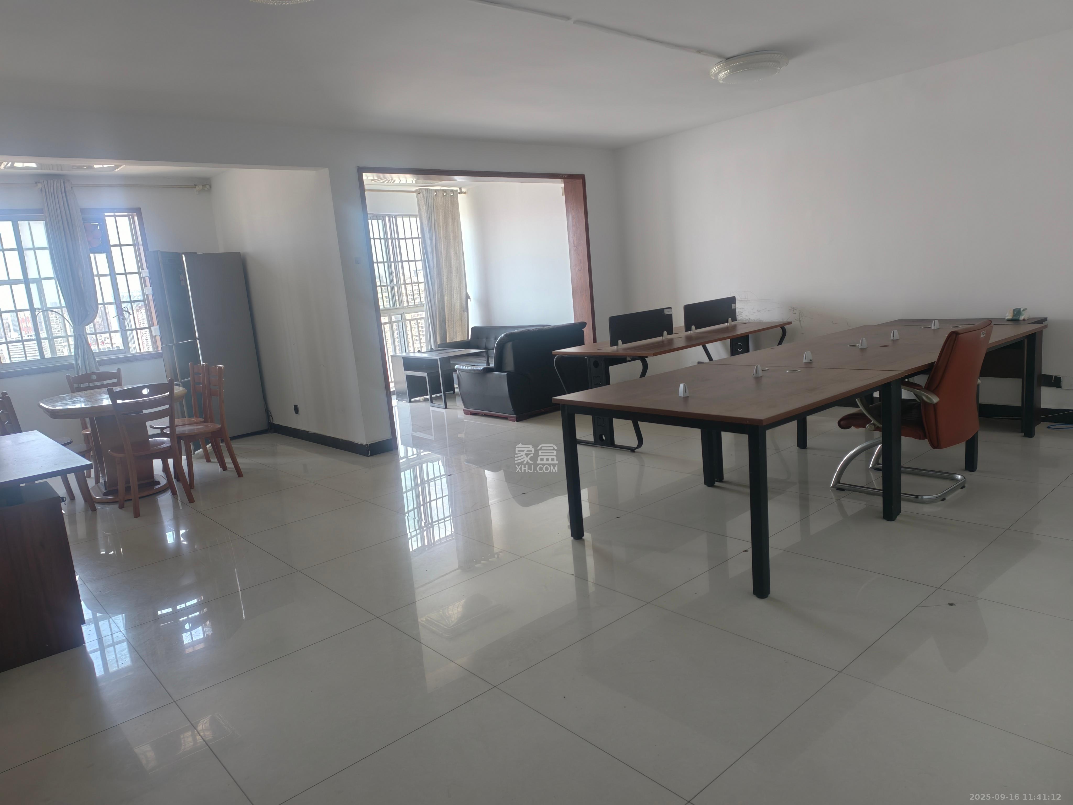 高桥现代商贸城  3室1厅1卫    3000.0元/月室内图