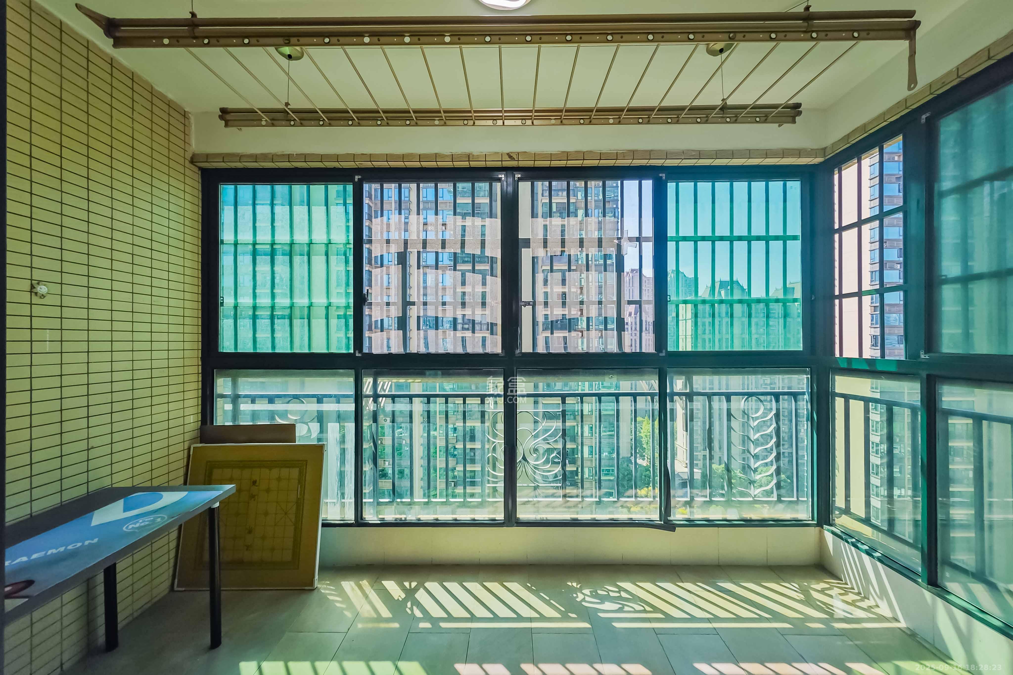 恒大绿洲 3室2厅2卫 119.99万 恒大绿洲 3室2厅2卫 119.99万阳台