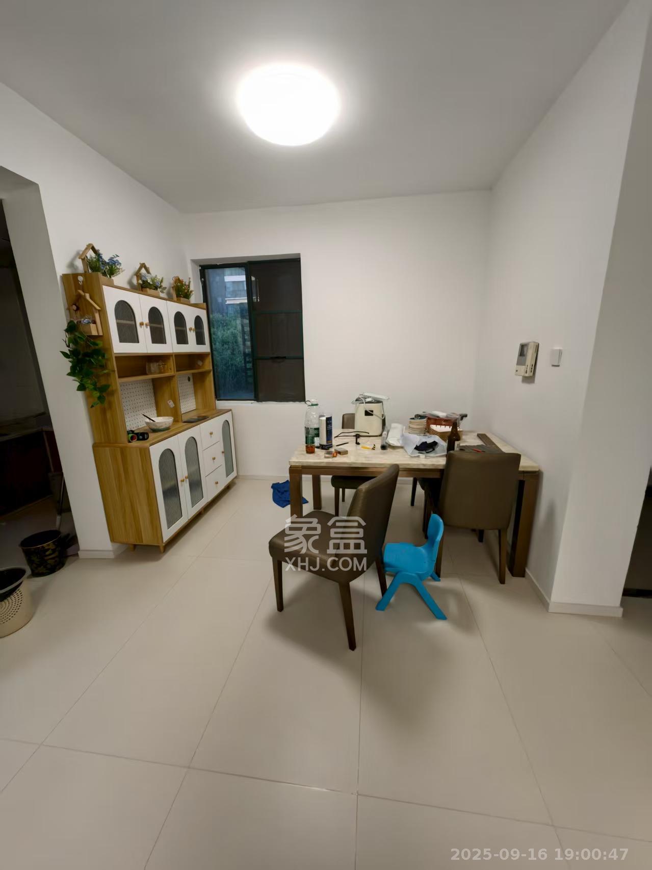 麓谷公馆(涉外国际公馆) 3室2厅2卫 2500.0元/月 麓谷公馆(涉外国际公馆) 3室2厅2卫 2500.0元/月室内图