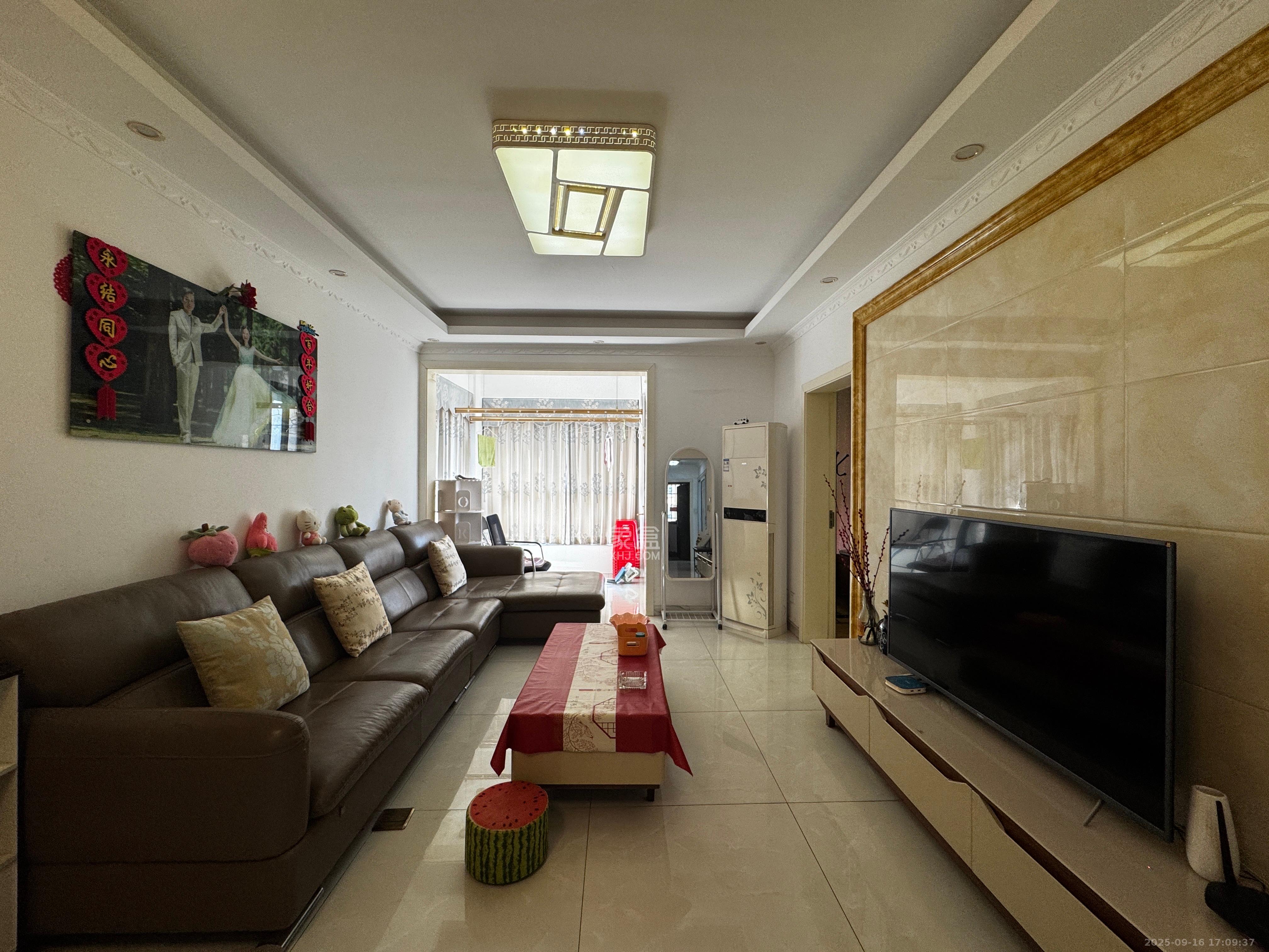 欧莱雅郡 3室2厅1卫 1800.0元/月 欧莱雅郡 3室2厅1卫 1800.0元/月室内图