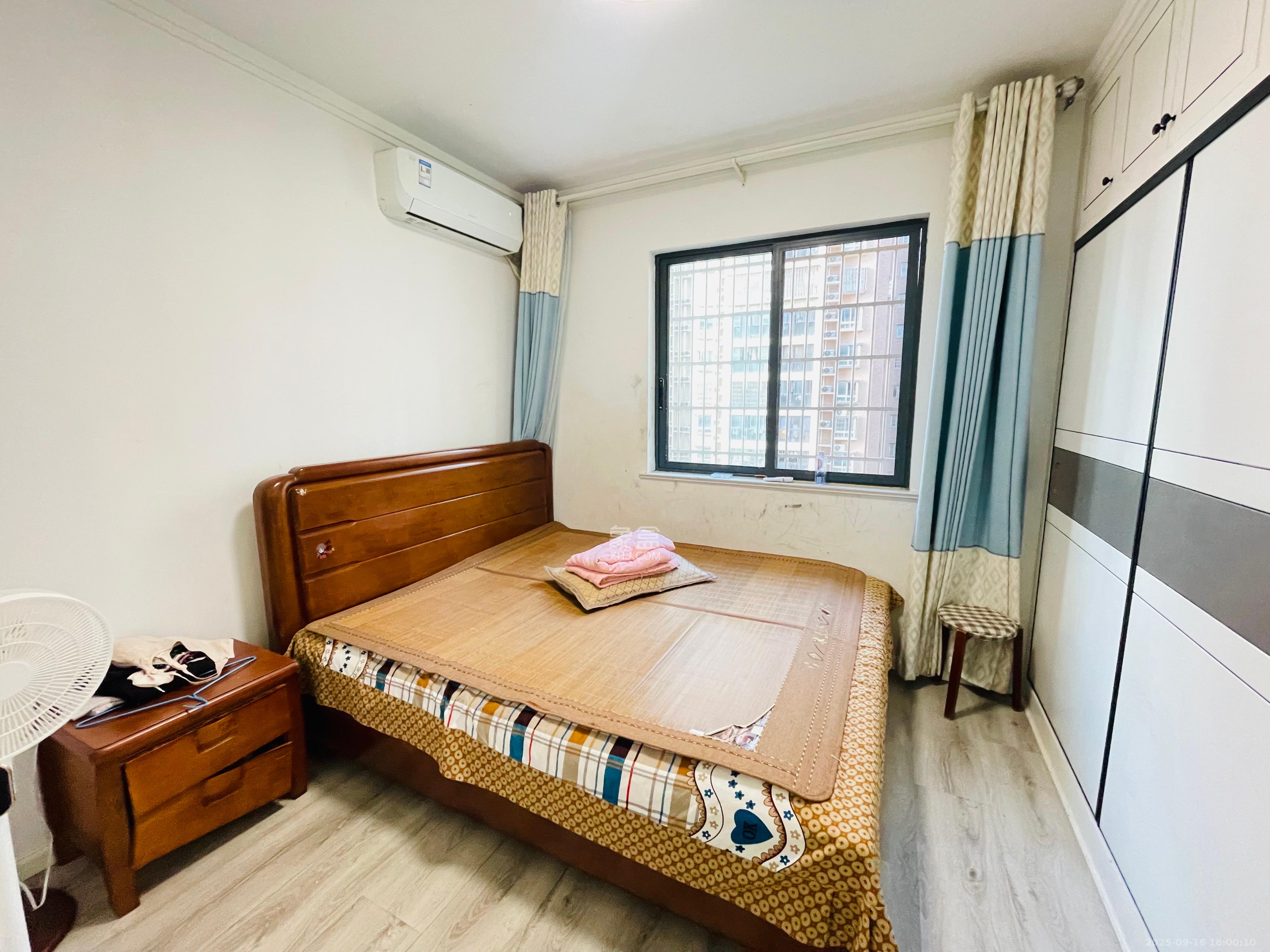 金南家园一期  4室2厅2卫    3000.0元/月室内图