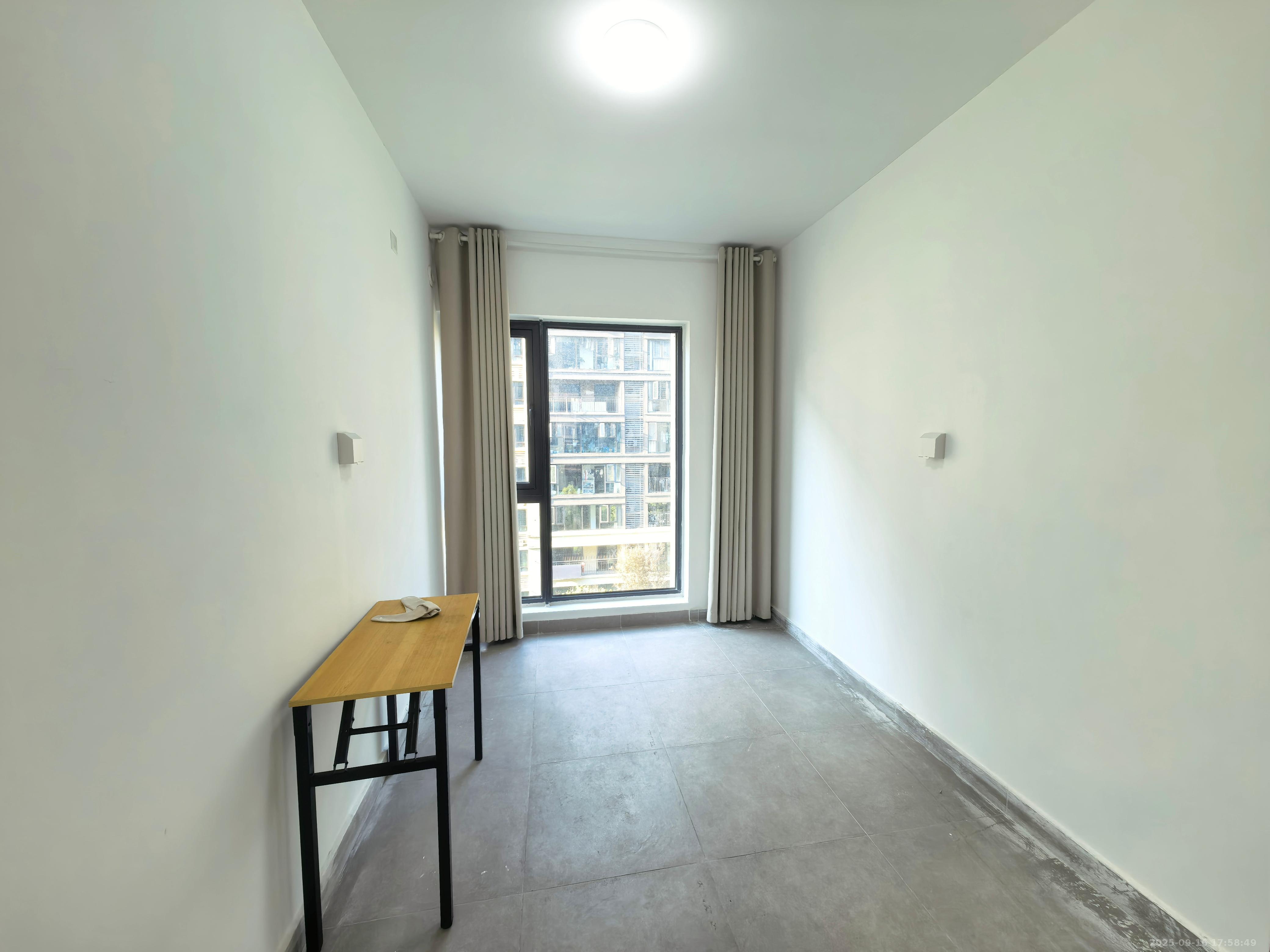 越秀亲爱里  5室2厅2卫    3280.0元/月室内图