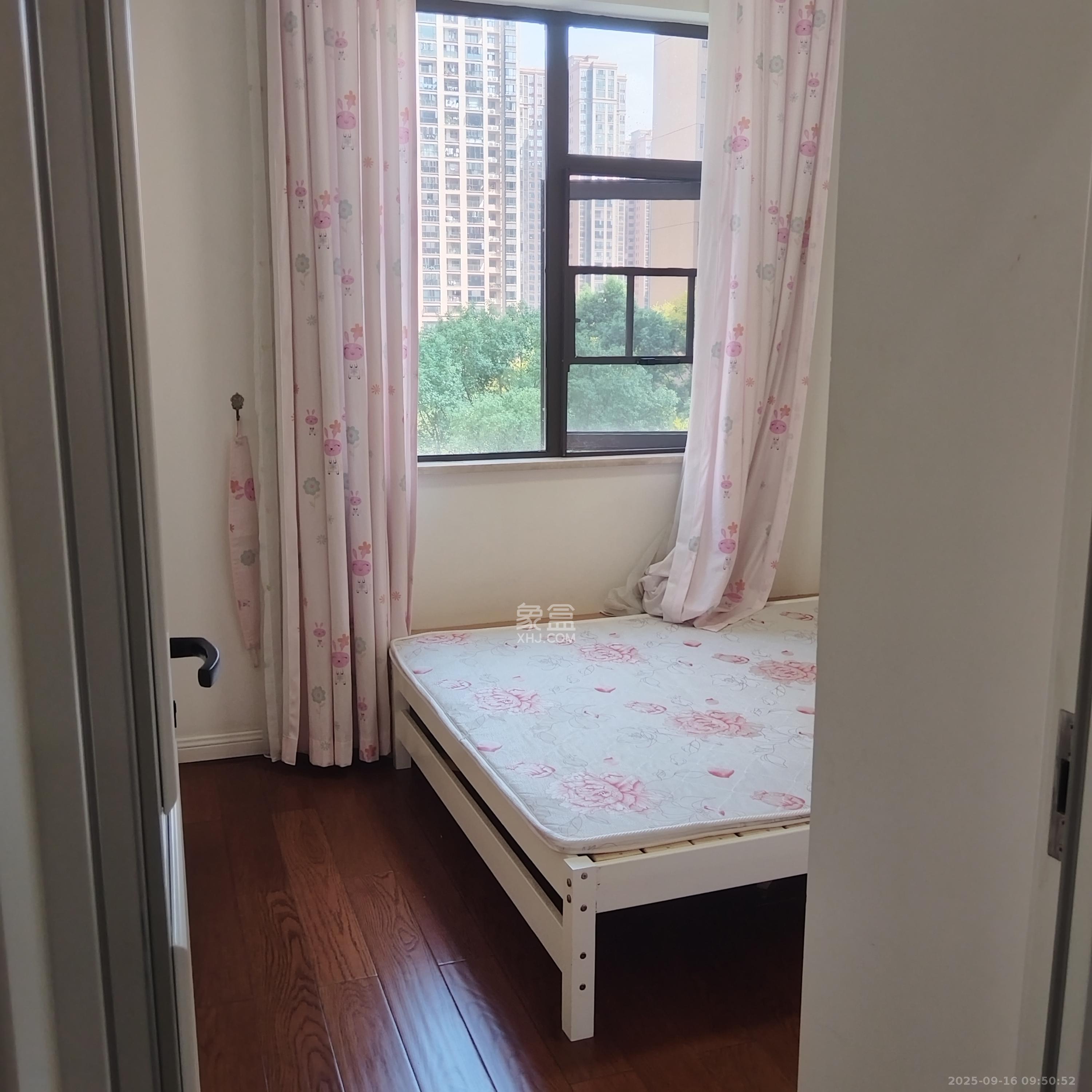 德润小区（丰升德润小区）  4室2厅2卫    4300.0元/月室内图