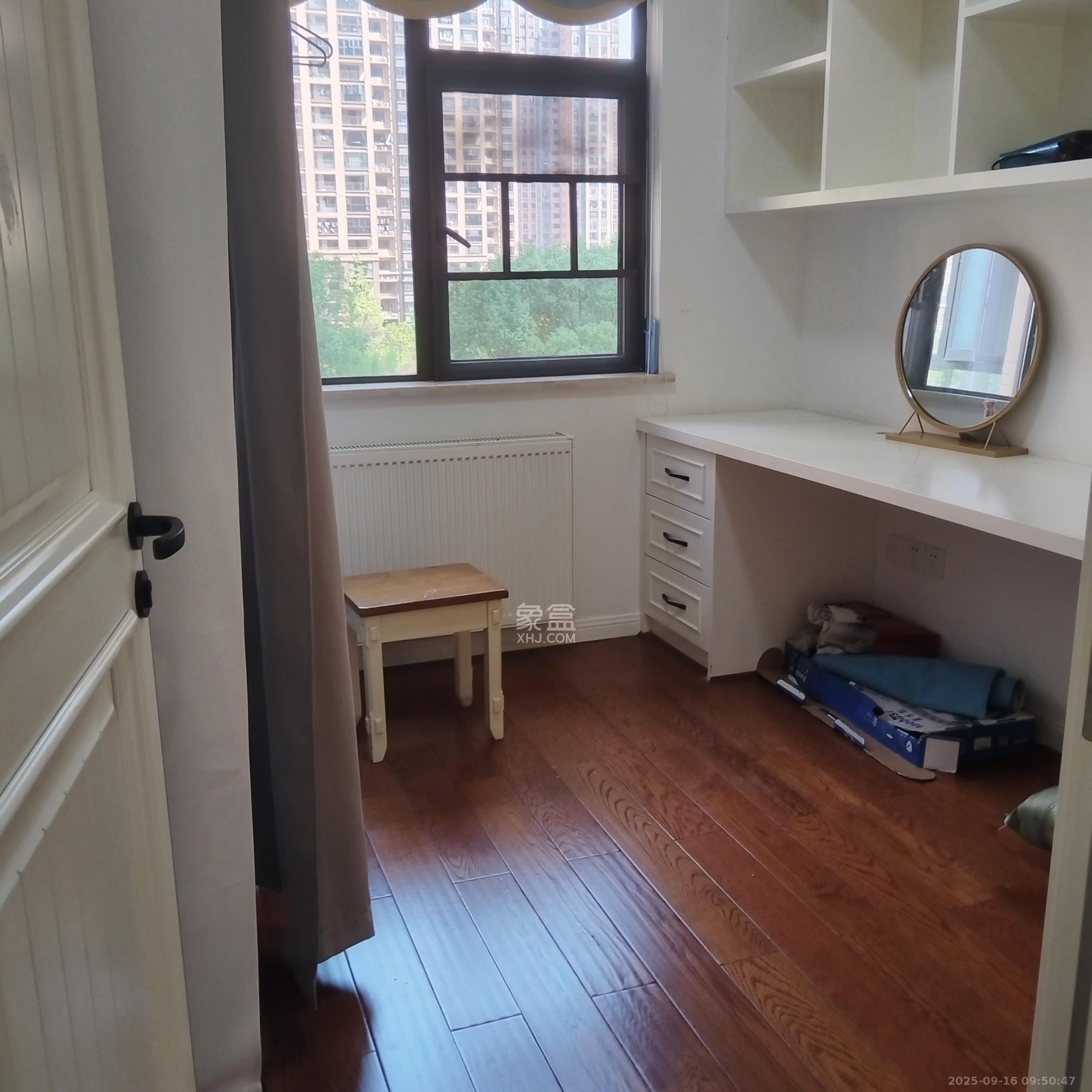 德润小区（丰升德润小区）  4室2厅2卫    4300.0元/月室内图