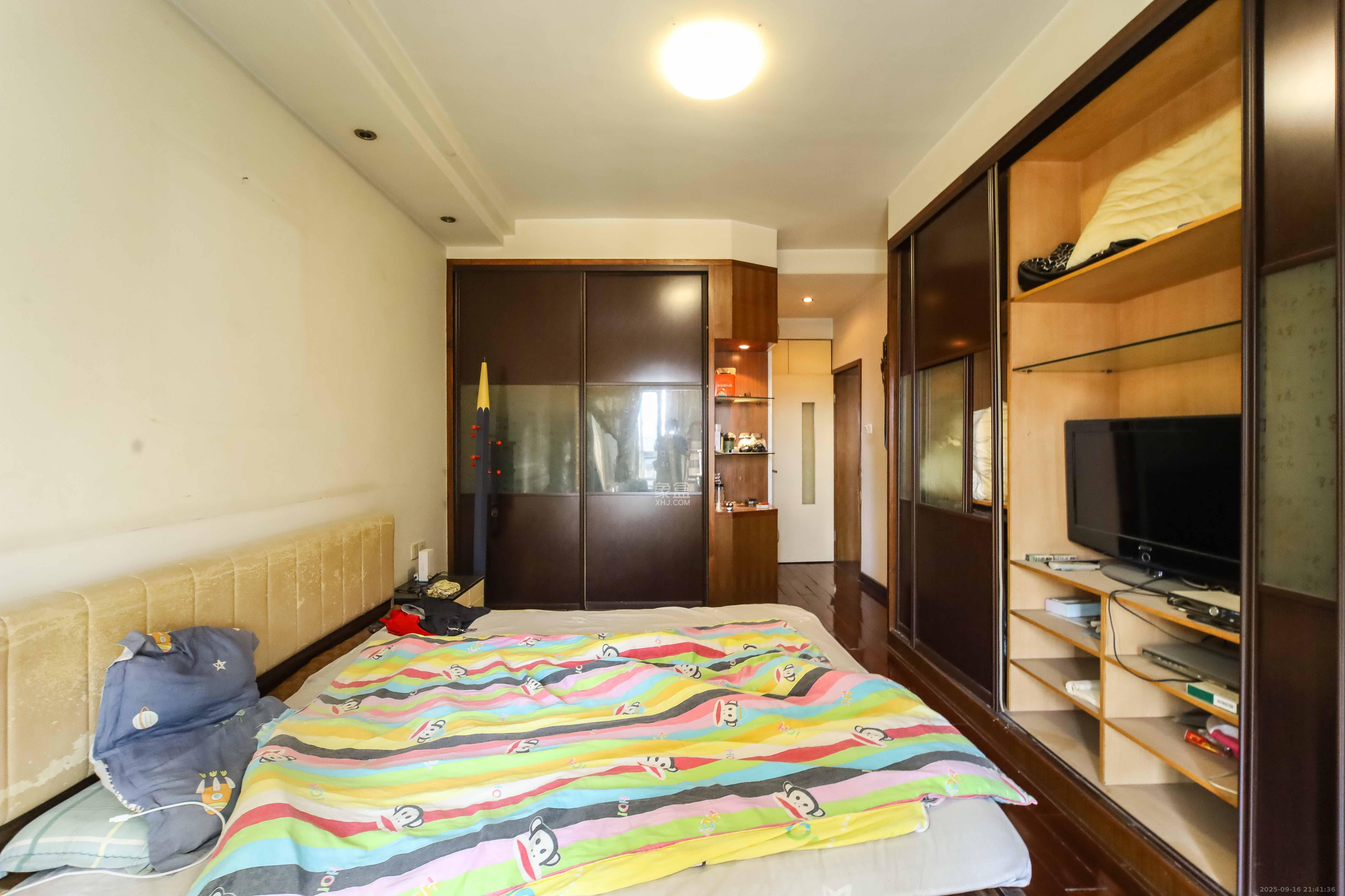 康欣园 3室2厅2卫 88.0万 康欣园 3室2厅2卫 88.0万卧室