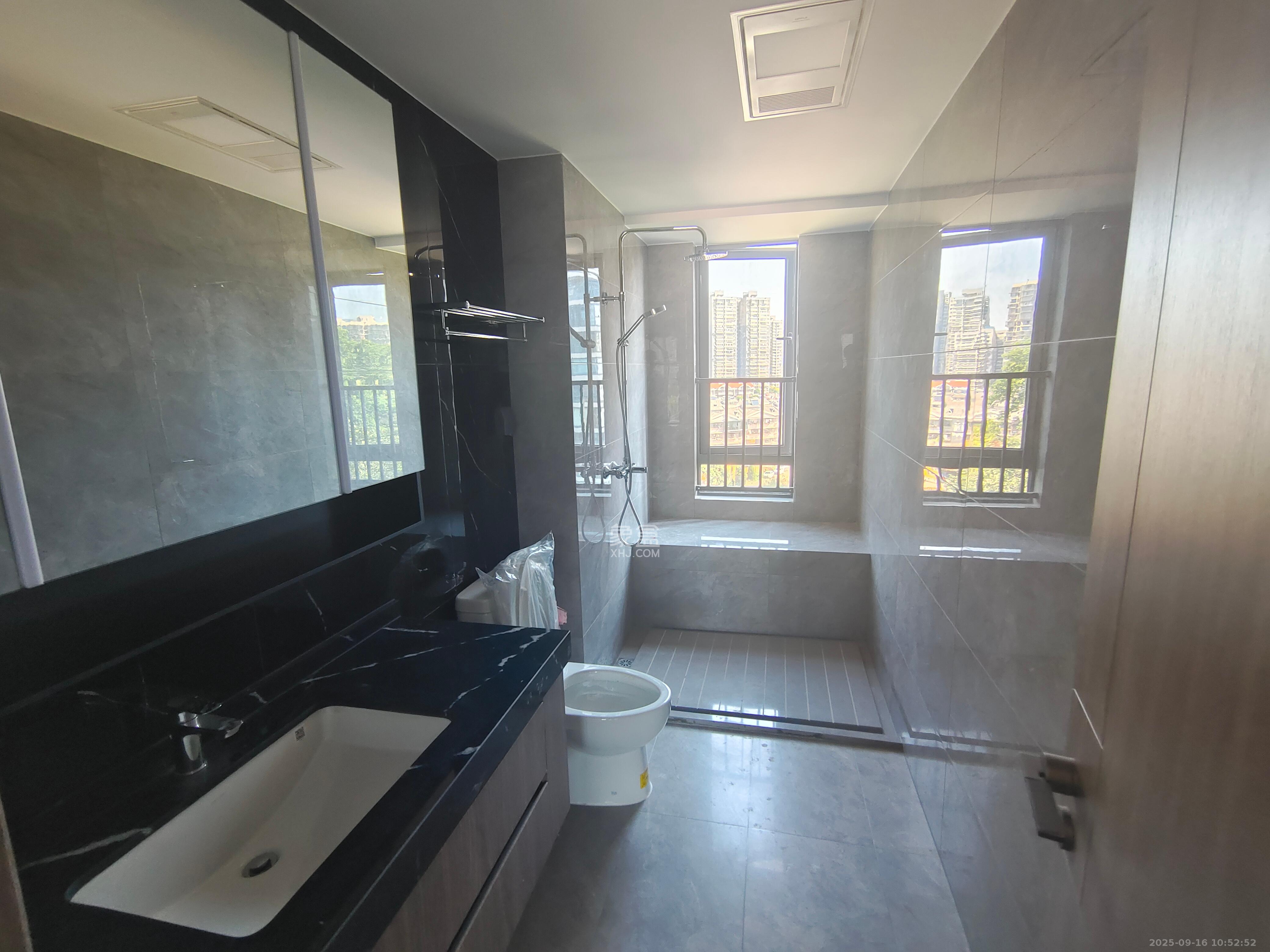 轨道万科悦府  4室2厅2卫    4700.0元/月 轨道万科悦府  4室2厅2卫    4700.0元/月室内图