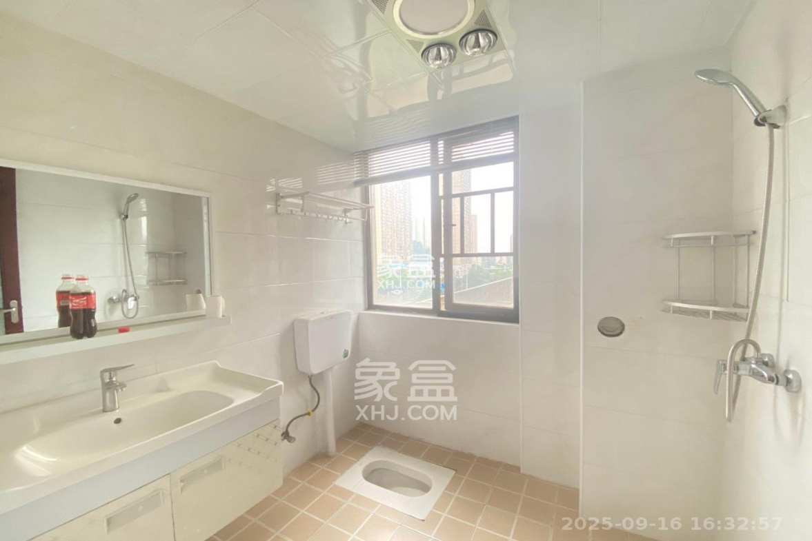 卓越蔚蓝城邦 3室2厅2卫 2100.0元/月 卓越蔚蓝城邦 3室2厅2卫 2100.0元/月室内图